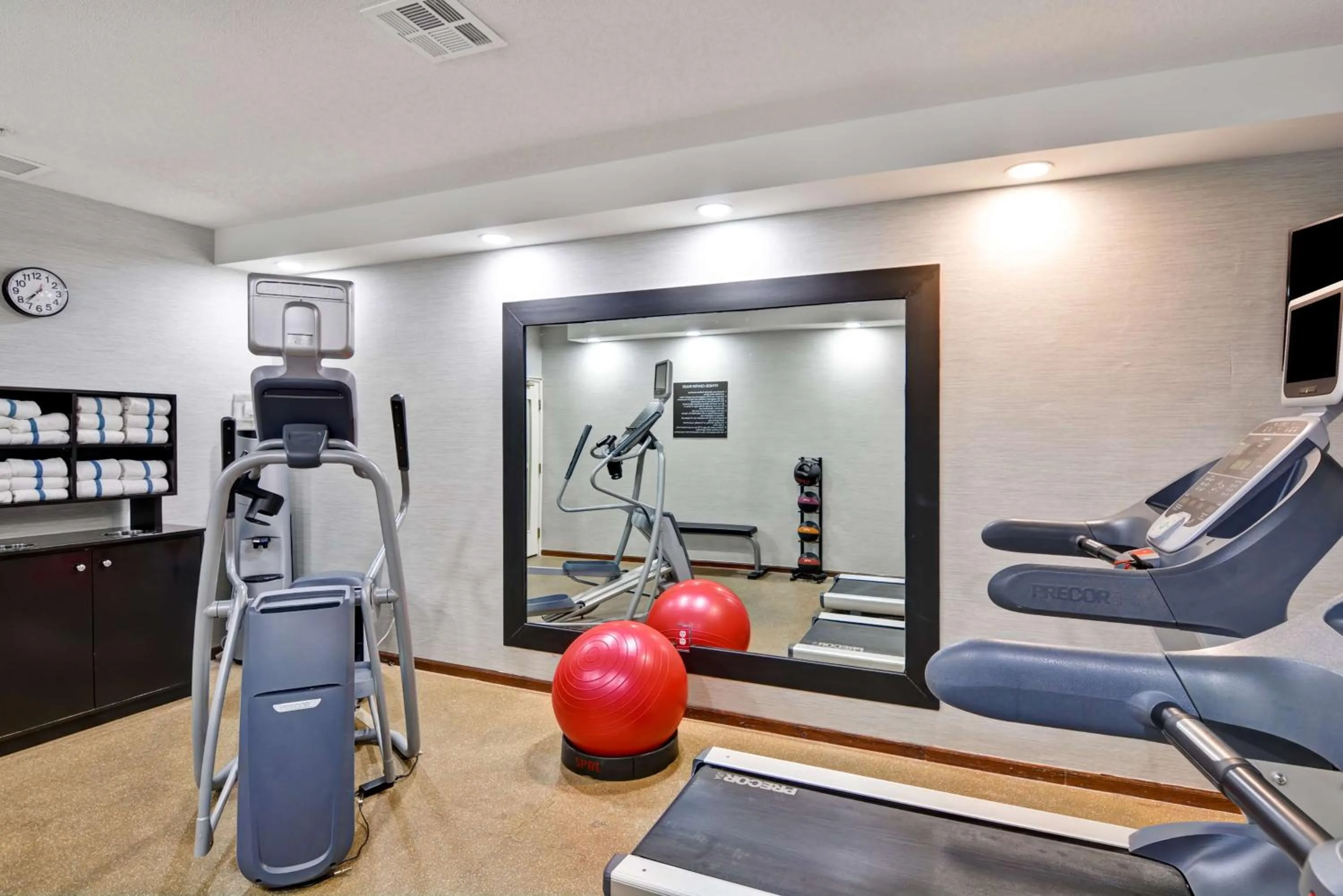 Fitness centre/facilities in Homewood Suites by Hilton Kansas City/Overland Park