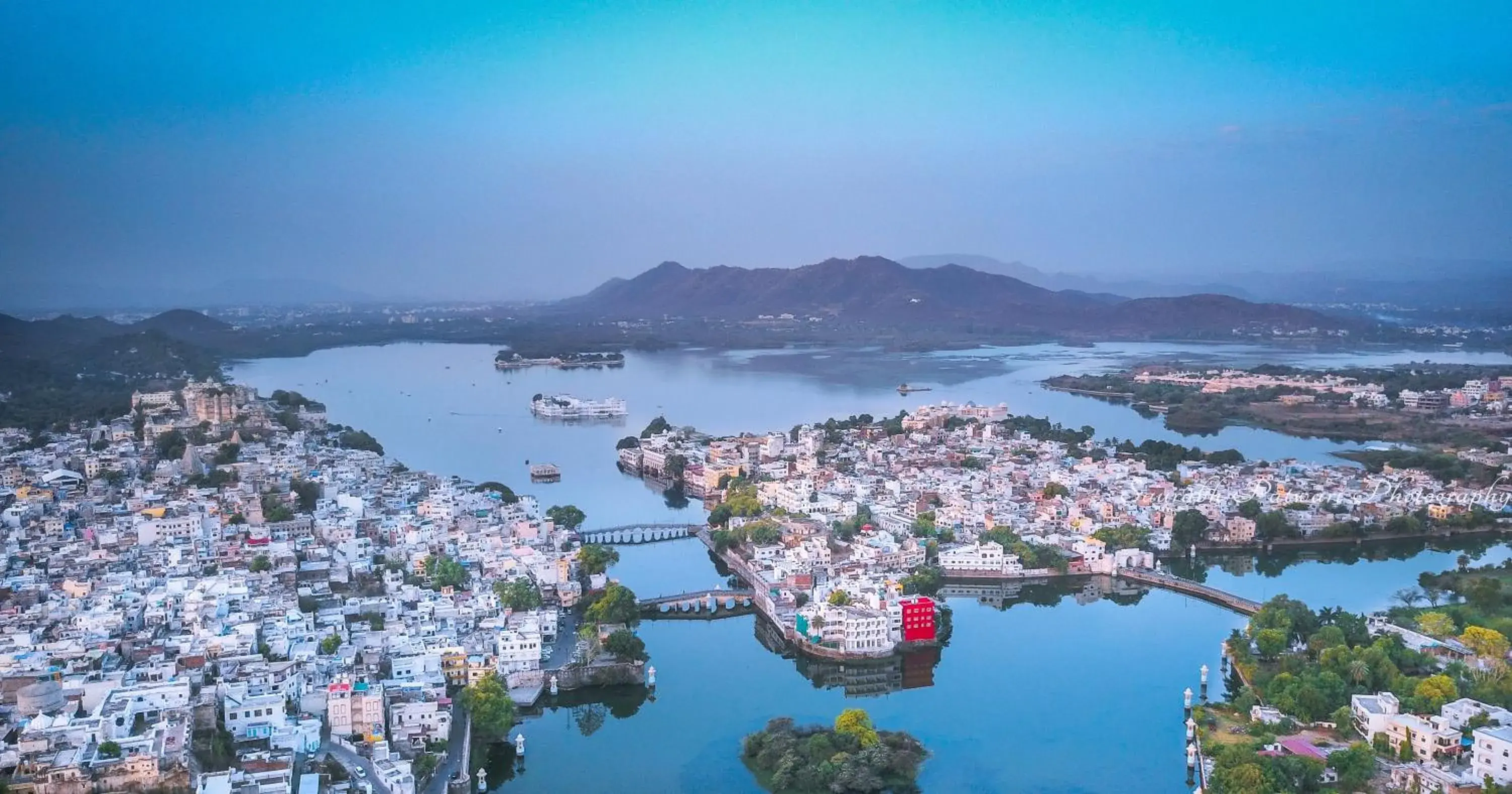 Oolala - Your lake house in the center of Udaipur Oolala - Your lake house in the center of Udaipur
