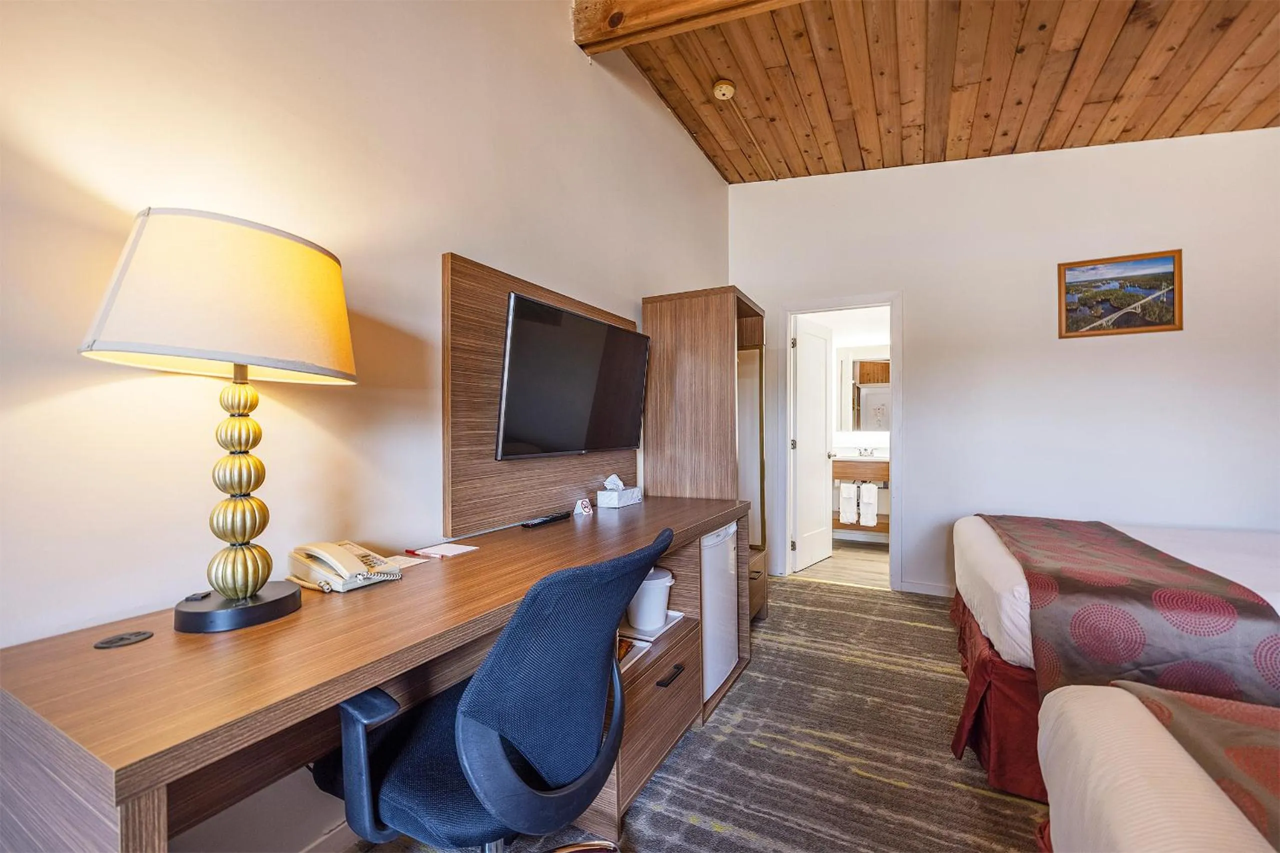 TV and multimedia in Ramada by Wyndham 1000 Islands Gananoque