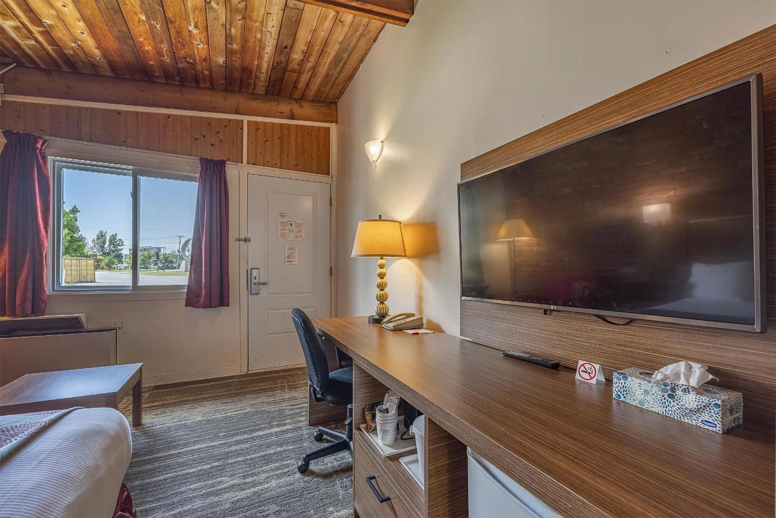 TV and multimedia in Ramada by Wyndham 1000 Islands Gananoque