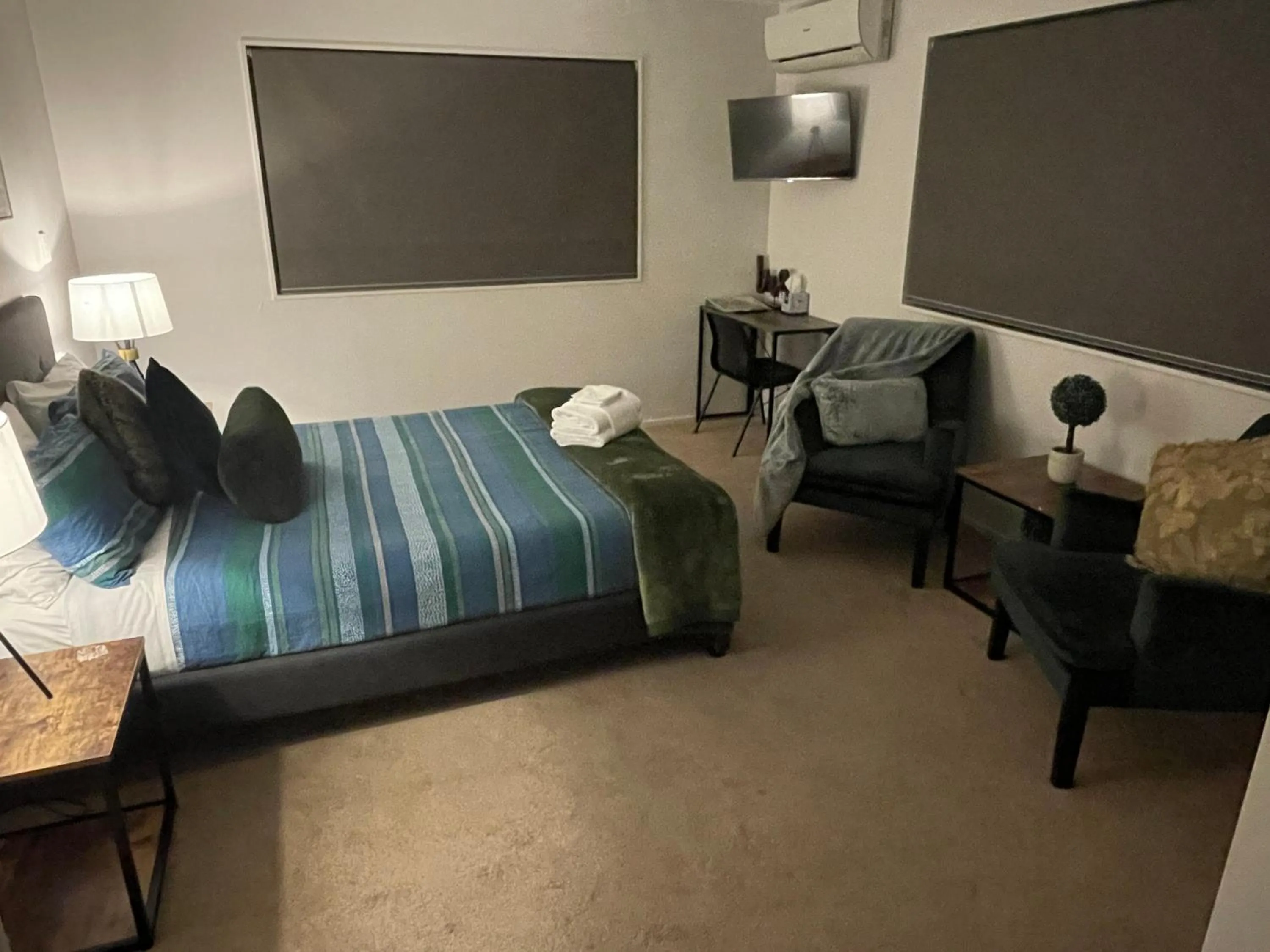 Bed in Flat Bush Holiday Accommodation