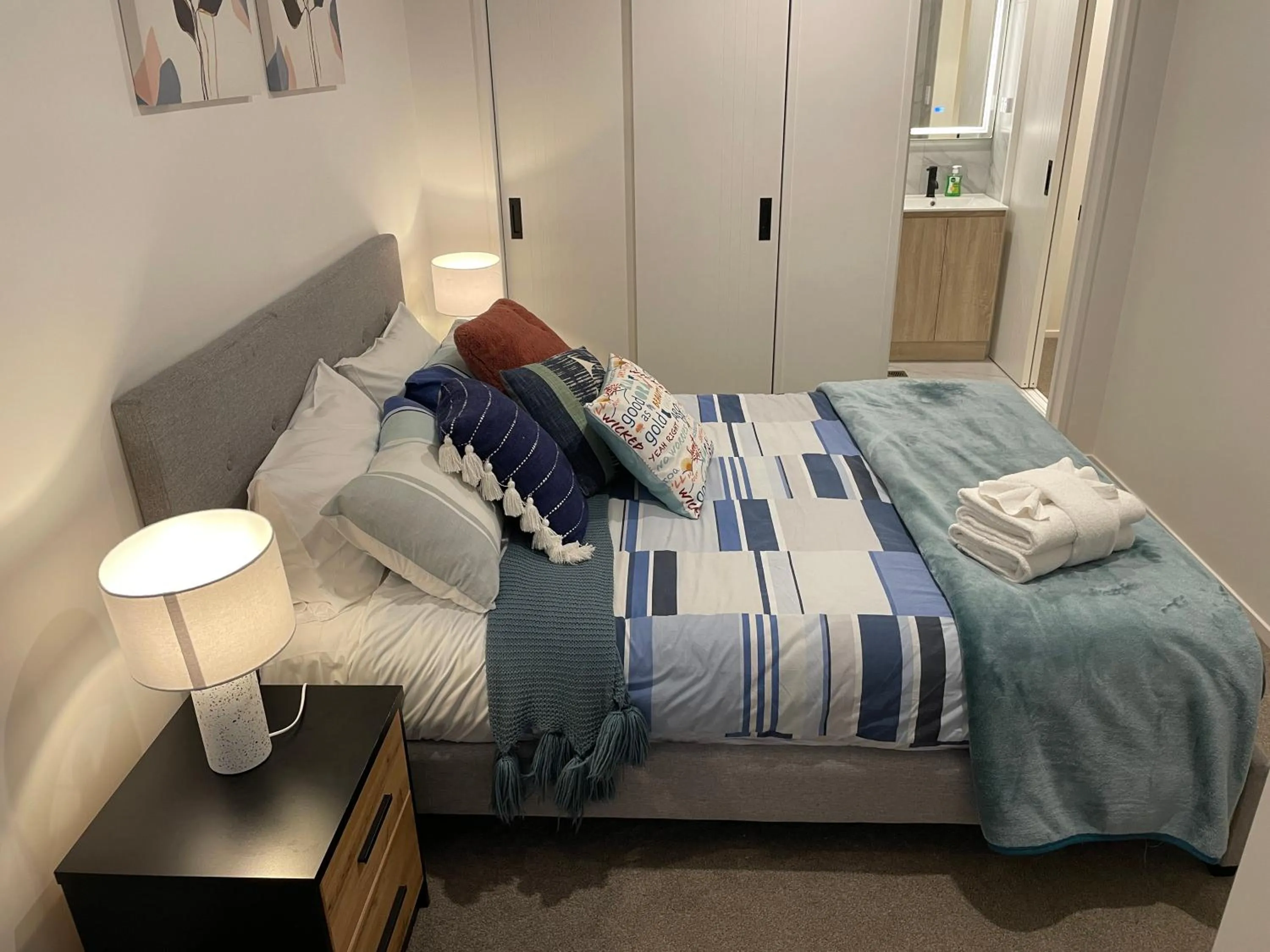 Bed in Flat Bush Holiday Accommodation