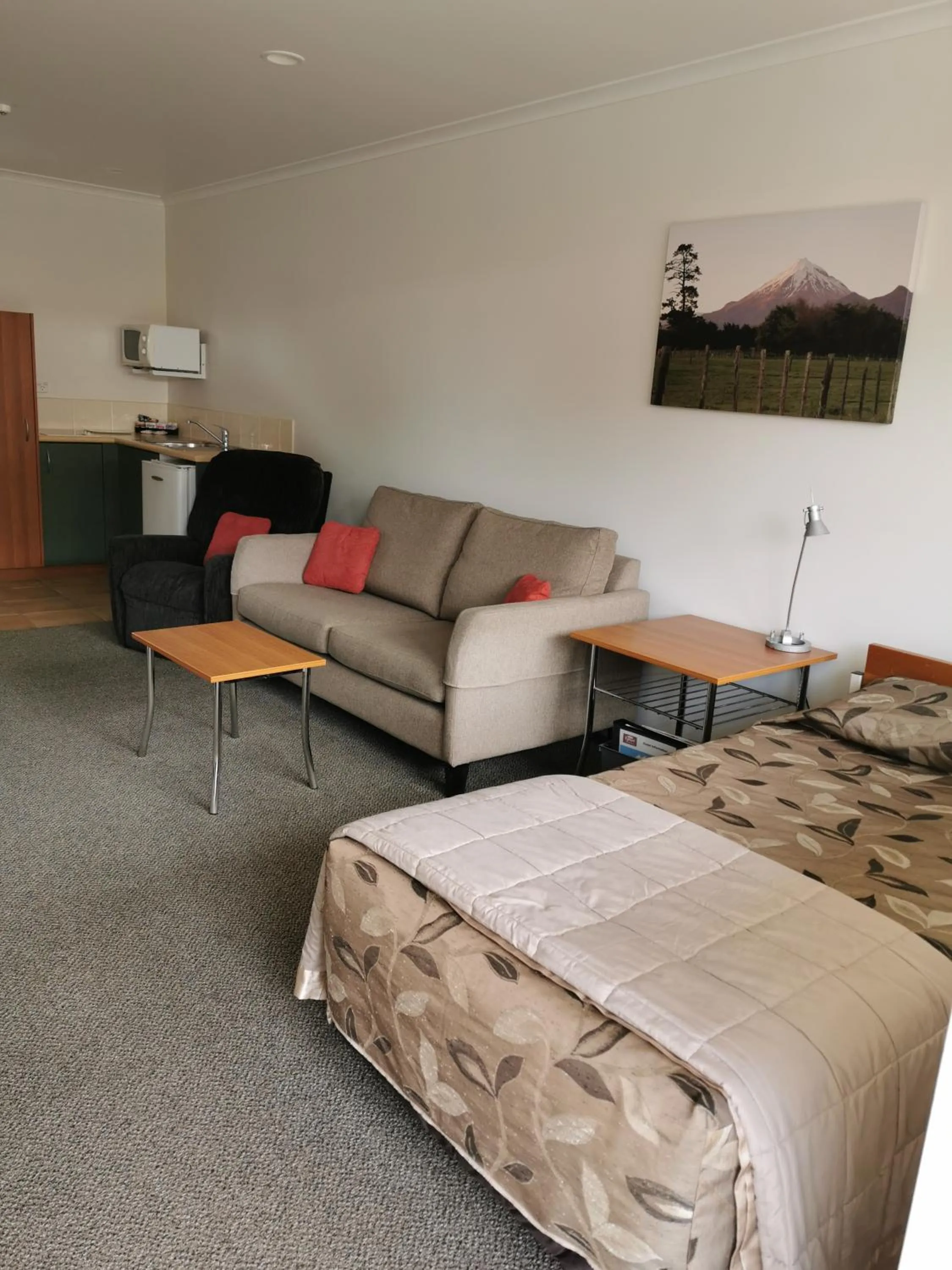 Bed in Bks Egmont Motor Lodge