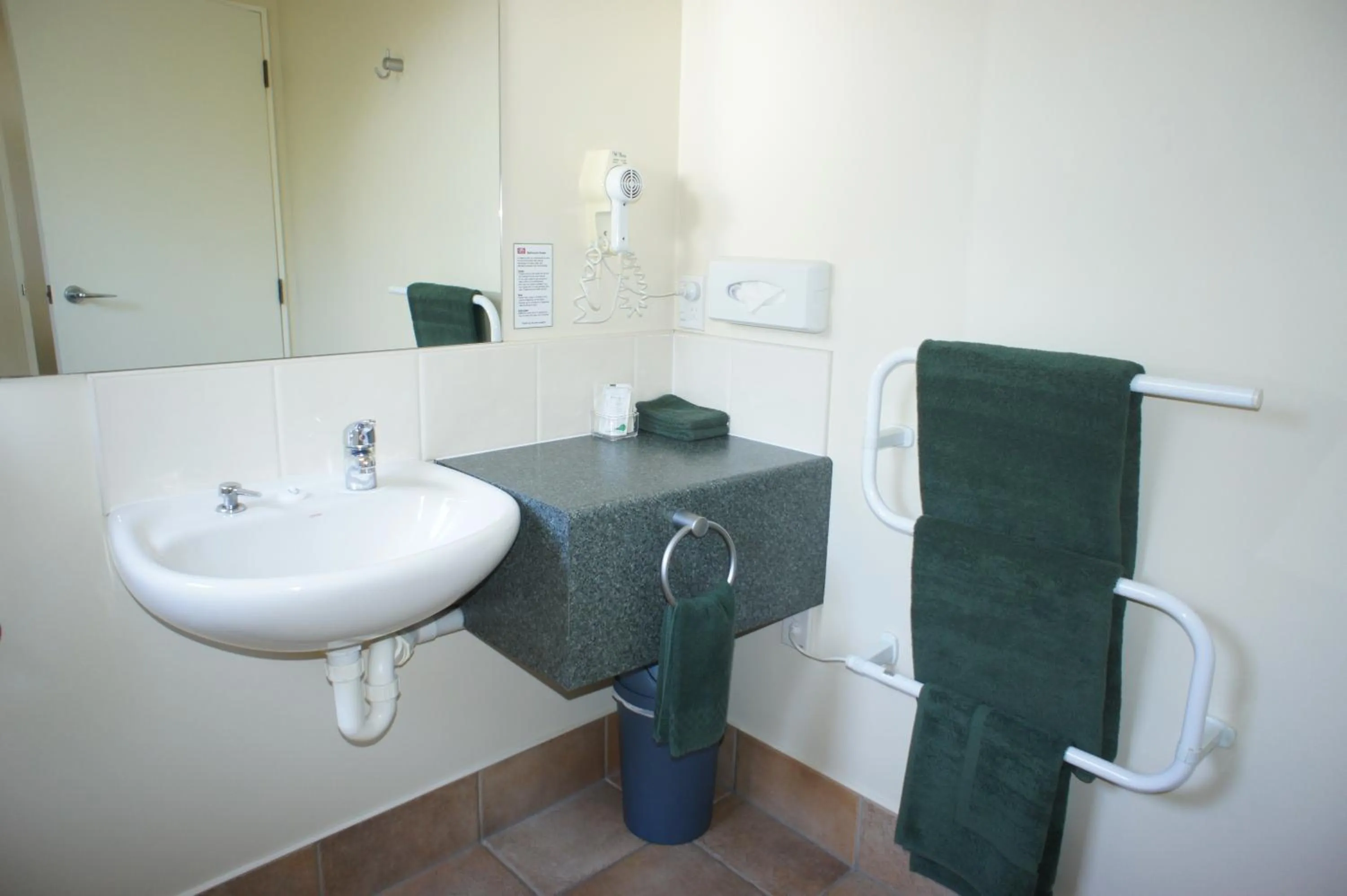 Bathroom in Bks Egmont Motor Lodge