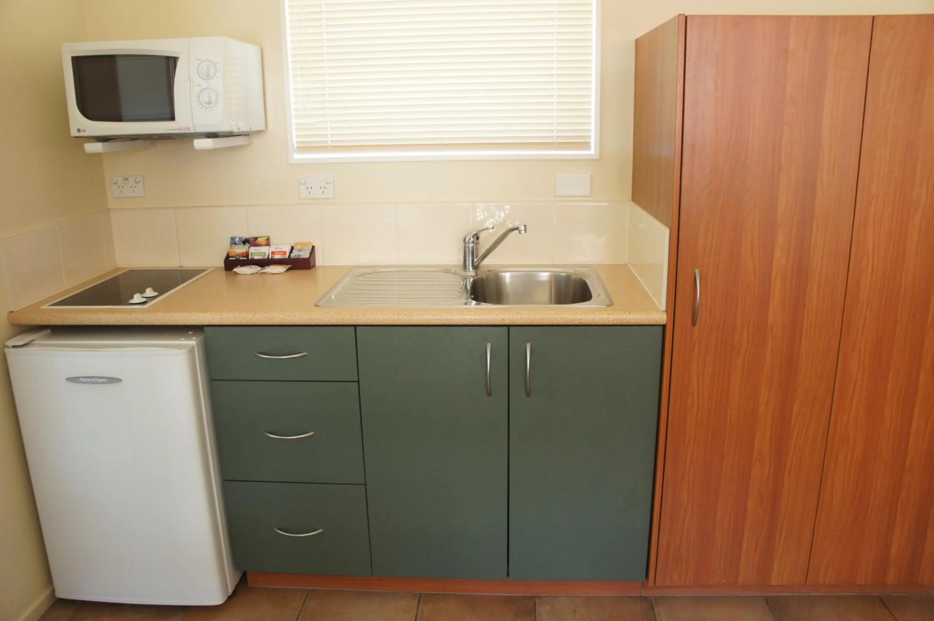 Kitchen or kitchenette in Bks Egmont Motor Lodge