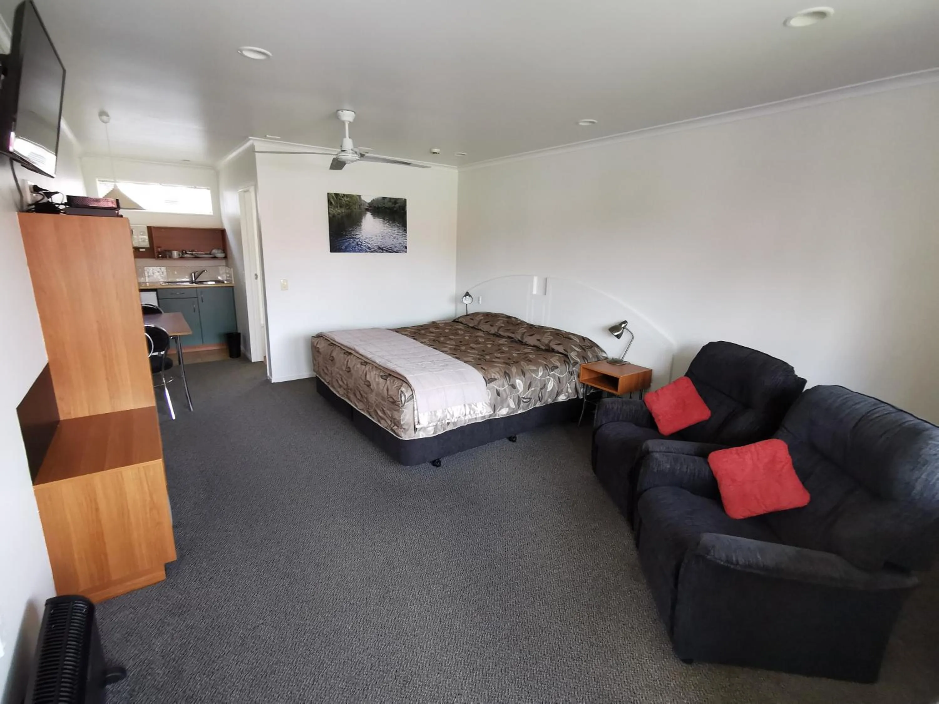 Bed in Bks Egmont Motor Lodge