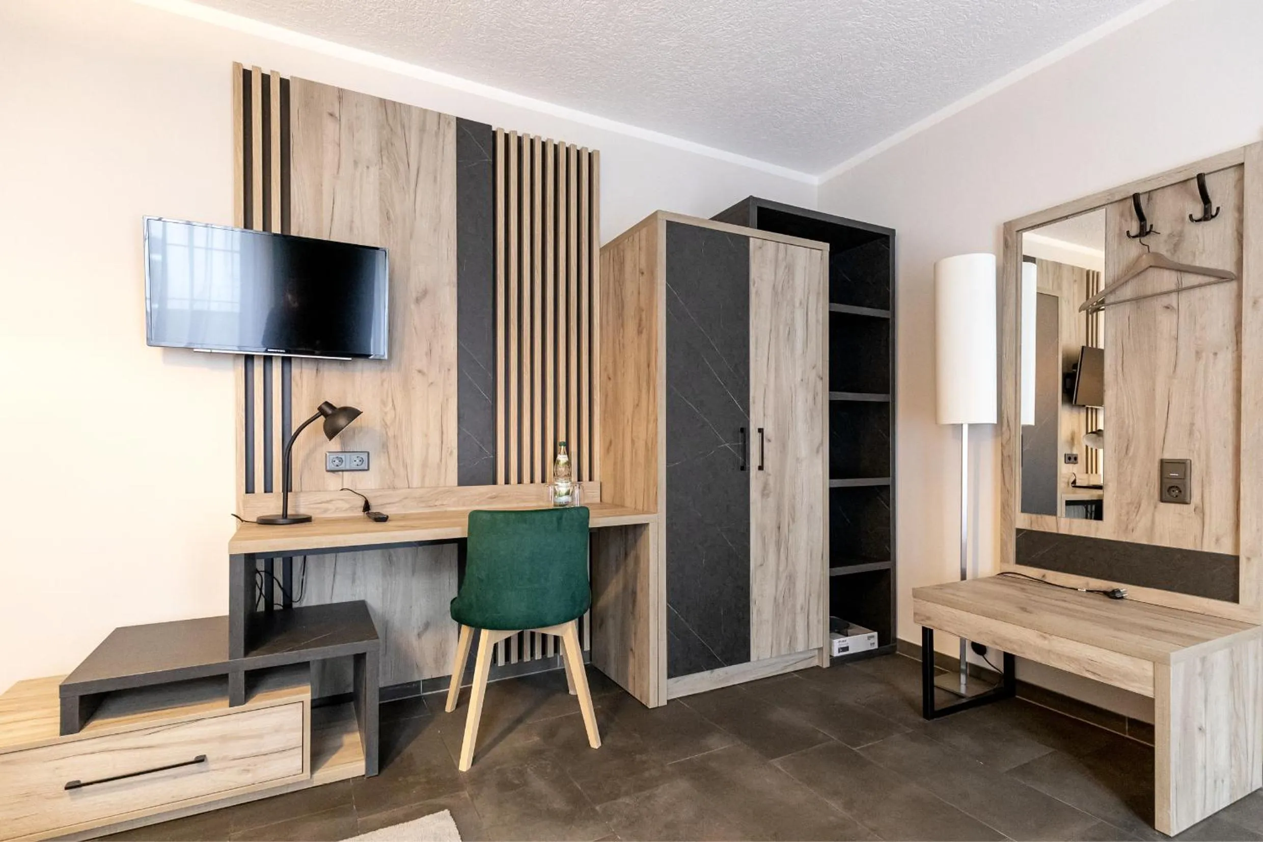 TV and multimedia, Bed in Hotel Garni " Am Domplatz"