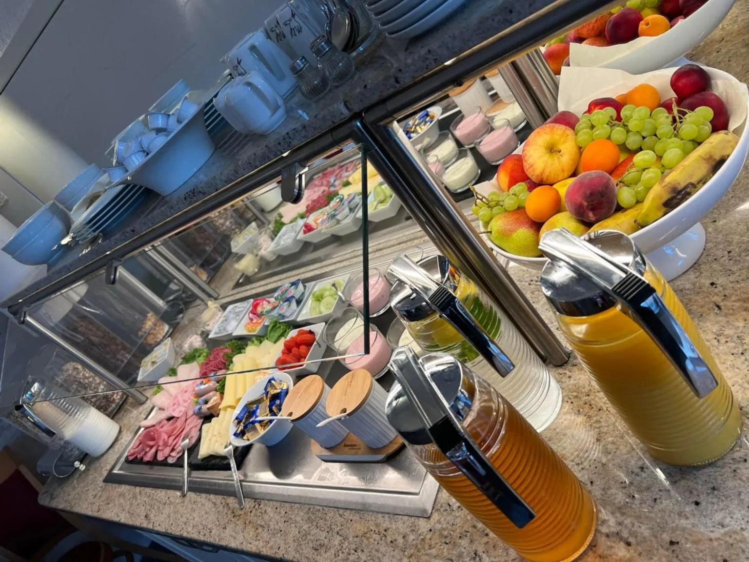 Food and drinks in Hotel Garni " Am Domplatz"