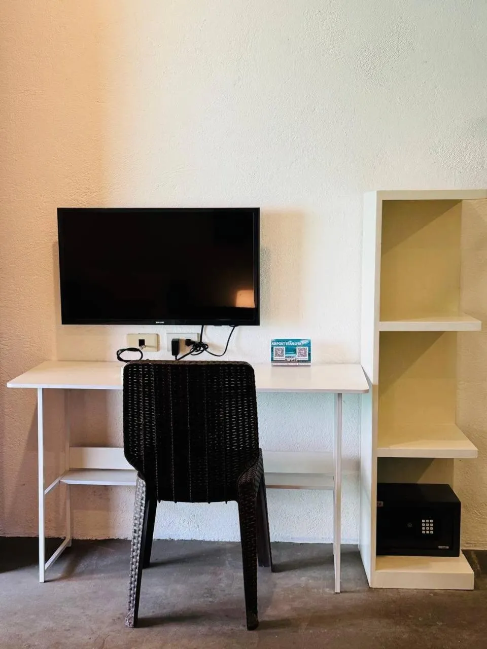 TV and multimedia in Lazy Dog Bed & Breakfast