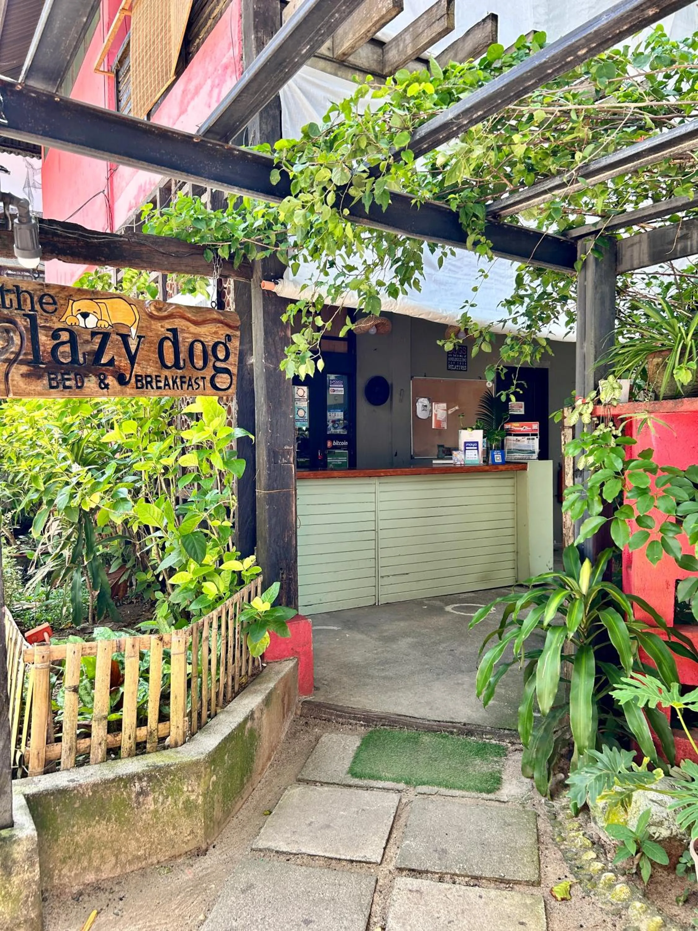 Facade/entrance in Lazy Dog Bed & Breakfast