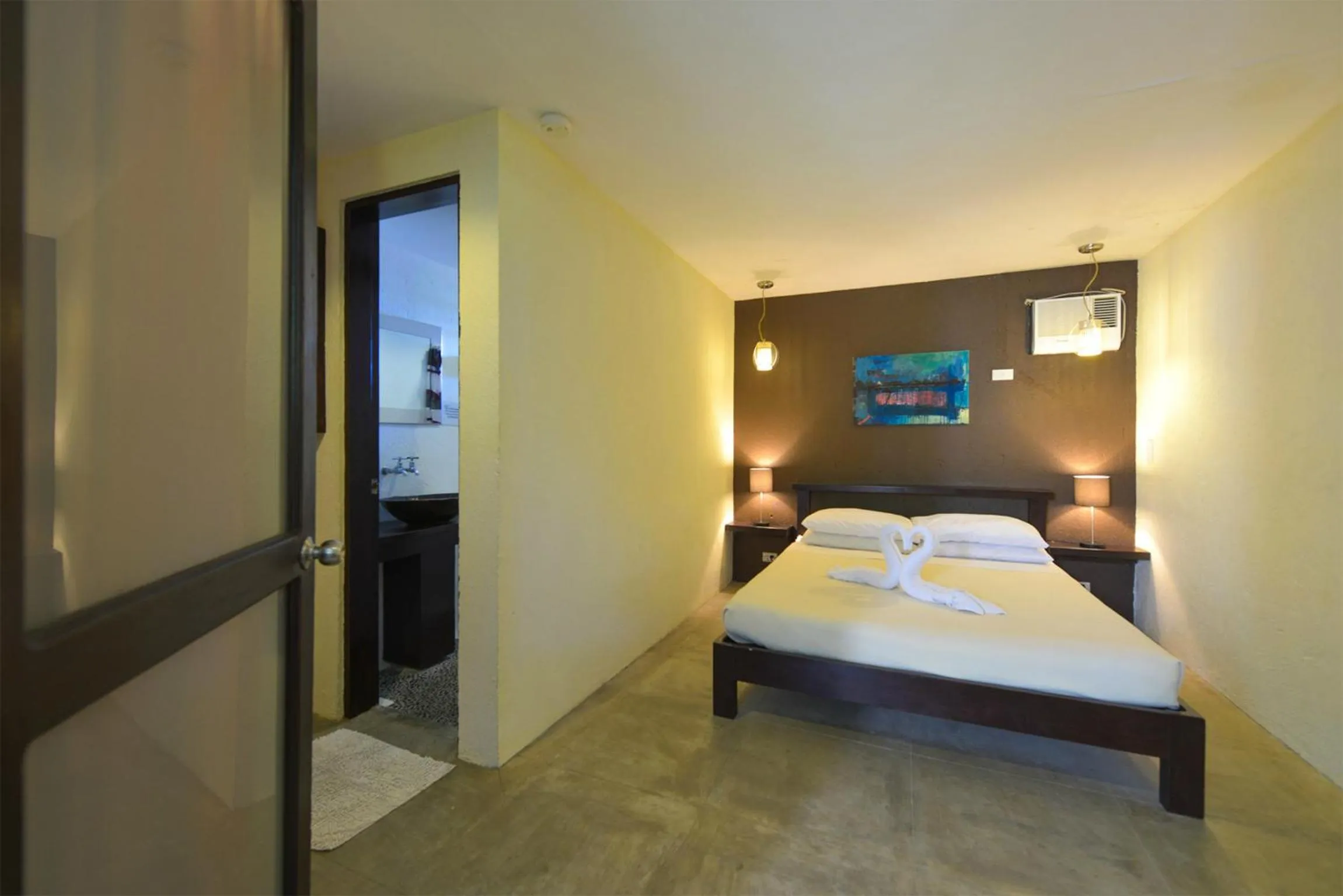 Bed in Lazy Dog Bed & Breakfast