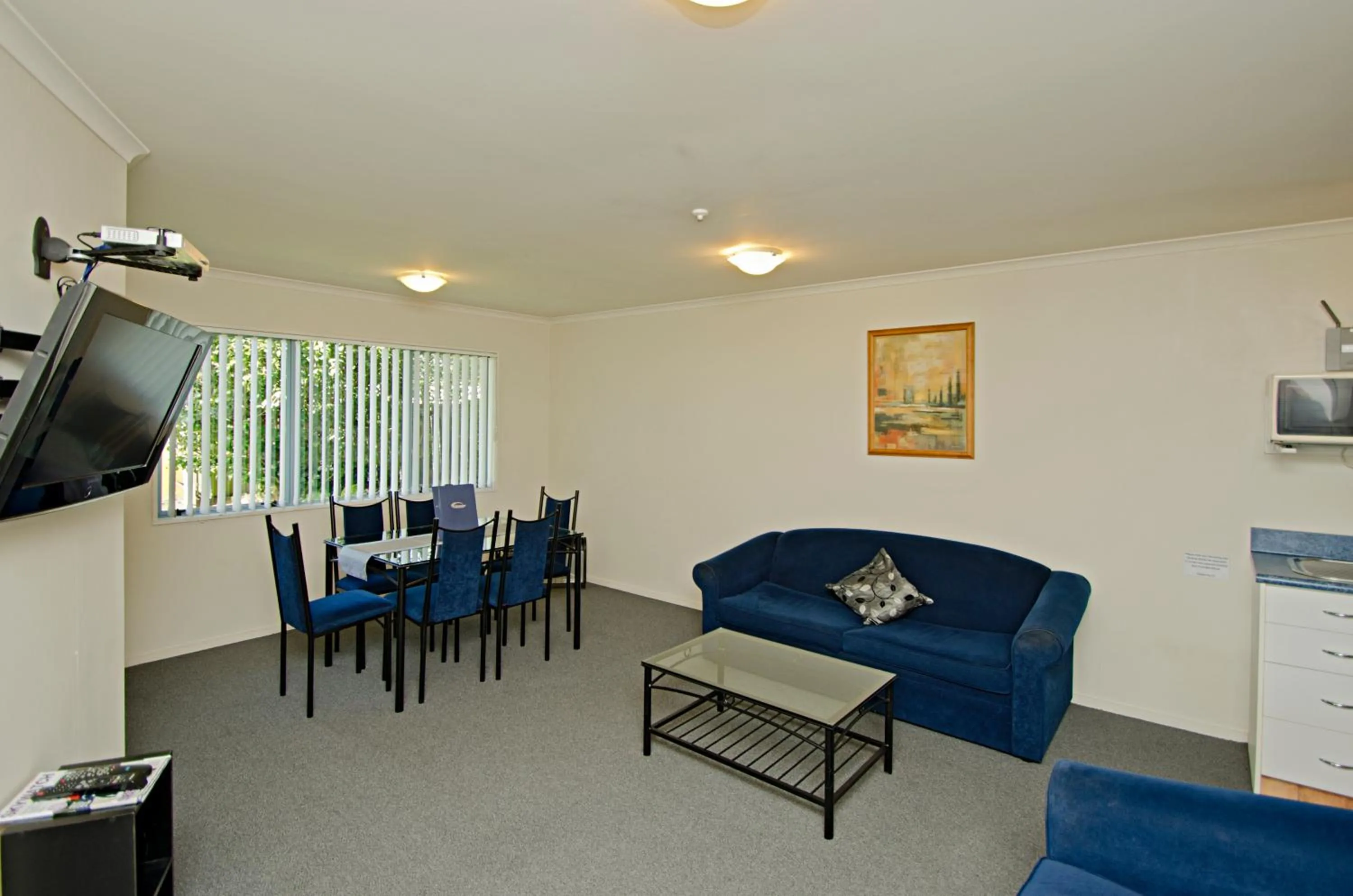 Seating area in Gateway Motor Inn