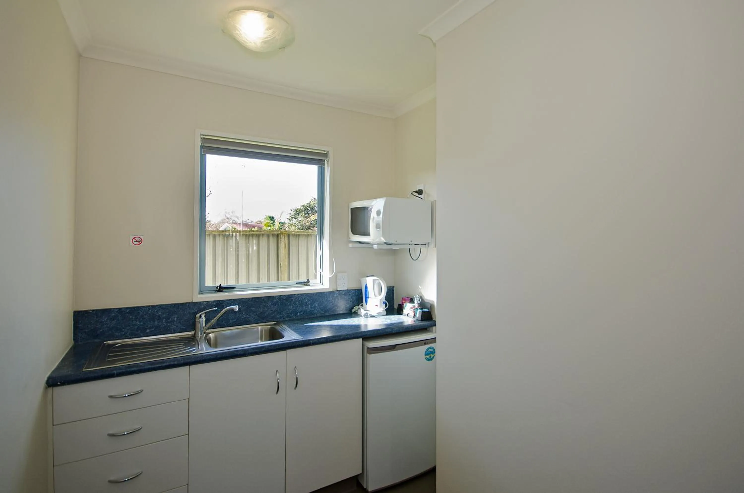 Kitchen or kitchenette in Gateway Motor Inn