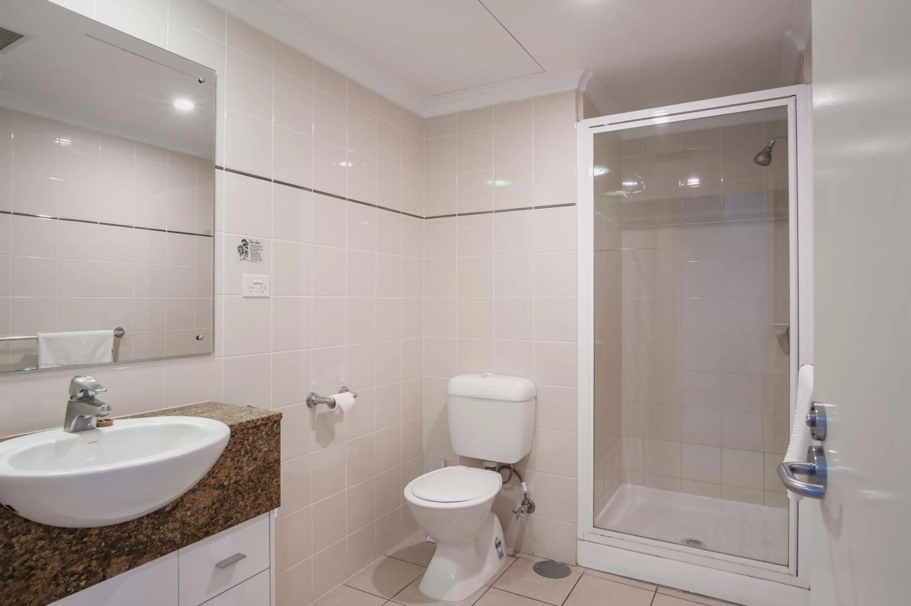 Shower in Marina Hotel