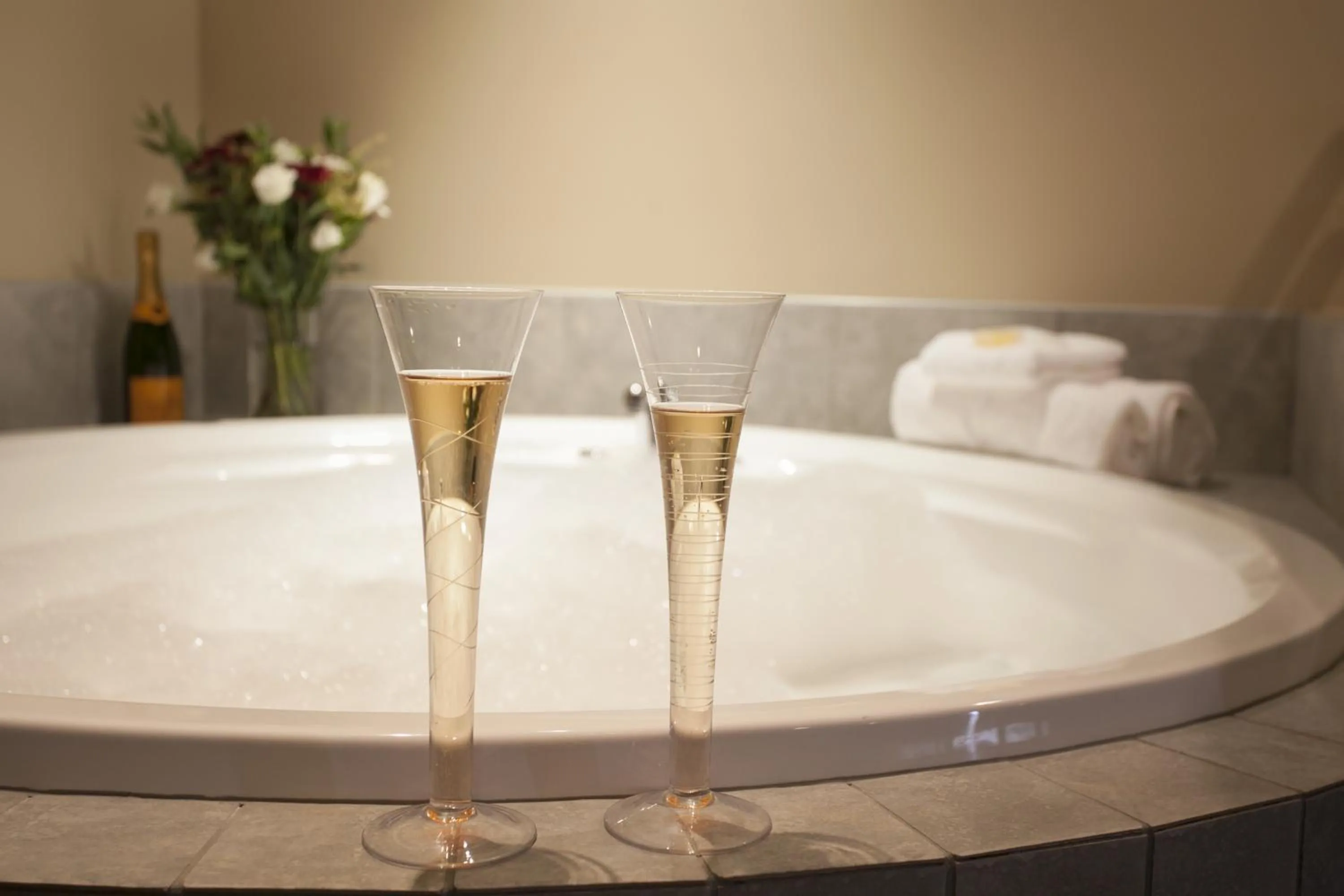 Hot Tub in Cornwall Motor Lodge