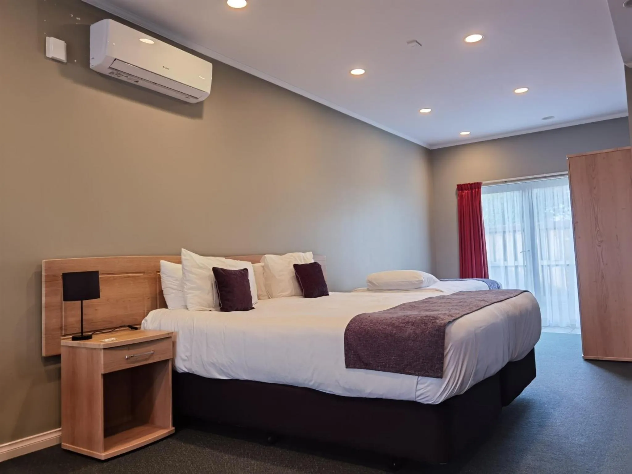 Bed in Cornwall Motor Lodge