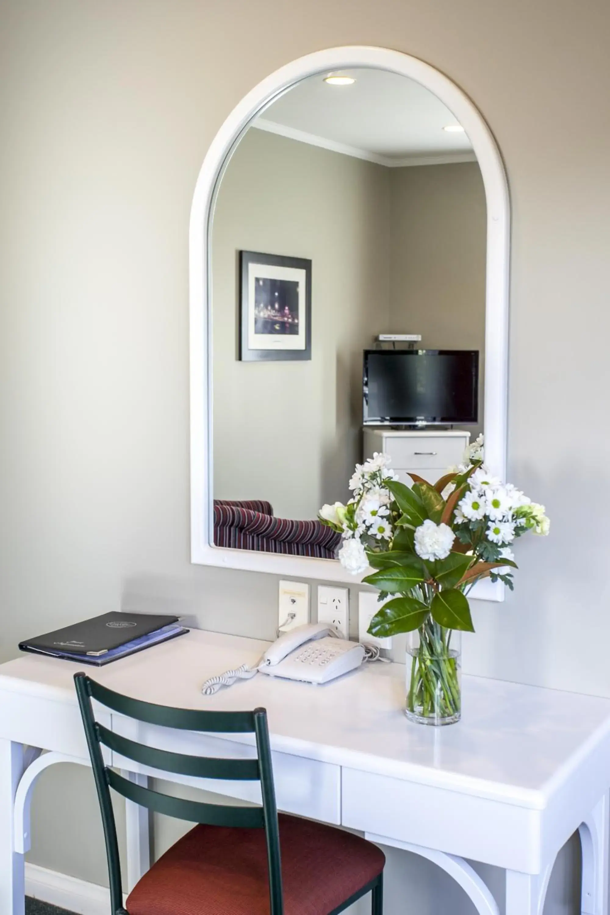 Two-Bedroom Suite in Cornwall Motor Lodge Two-Bedroom Suite in Cornwall Motor Lodge