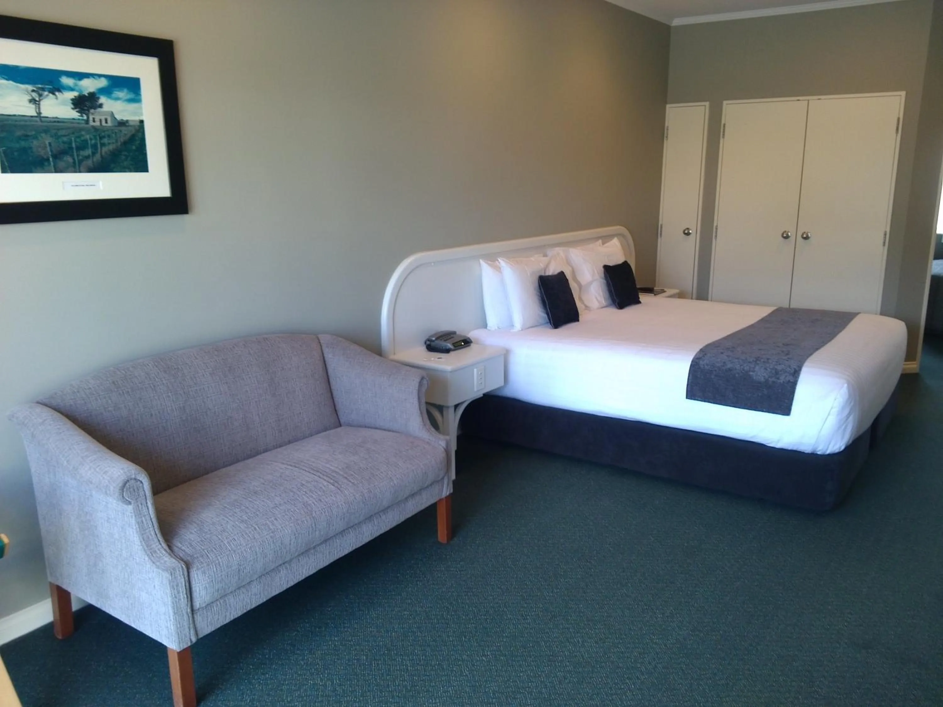 Seating area, Bed in Cornwall Motor Lodge