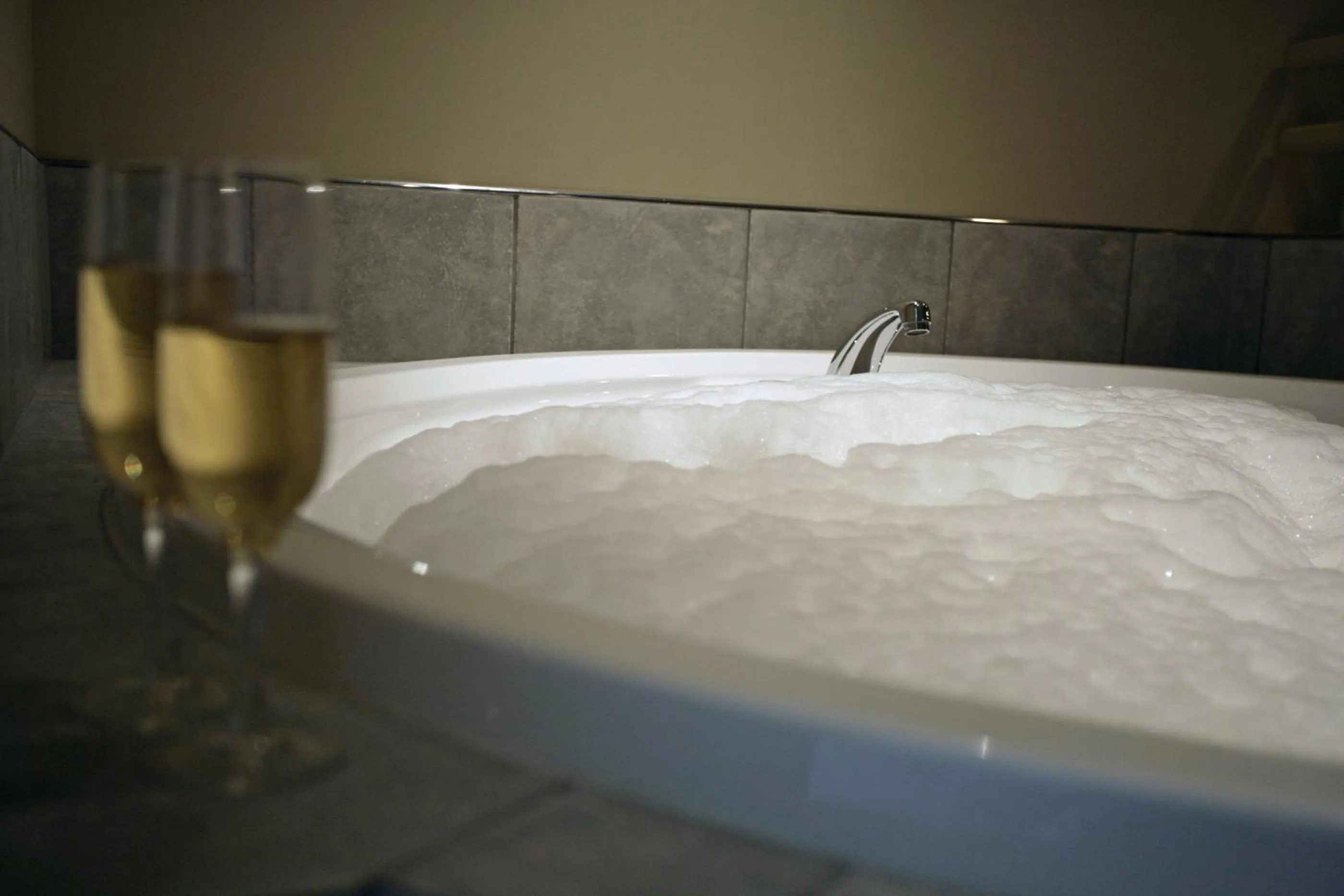 Hot Tub in Cornwall Motor Lodge