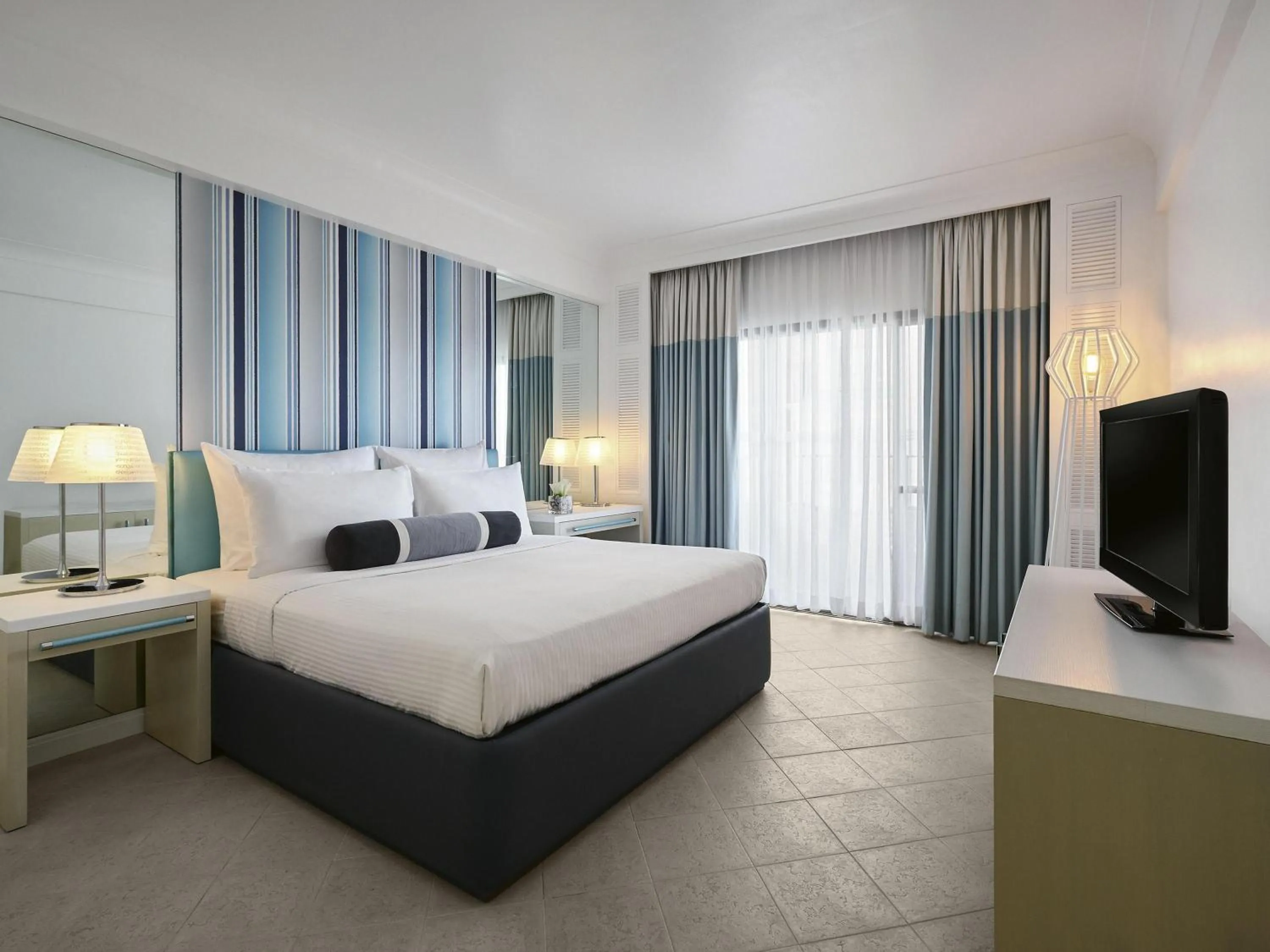 Bedroom, Bed in Mövenpick Hotel Mactan Island Cebu