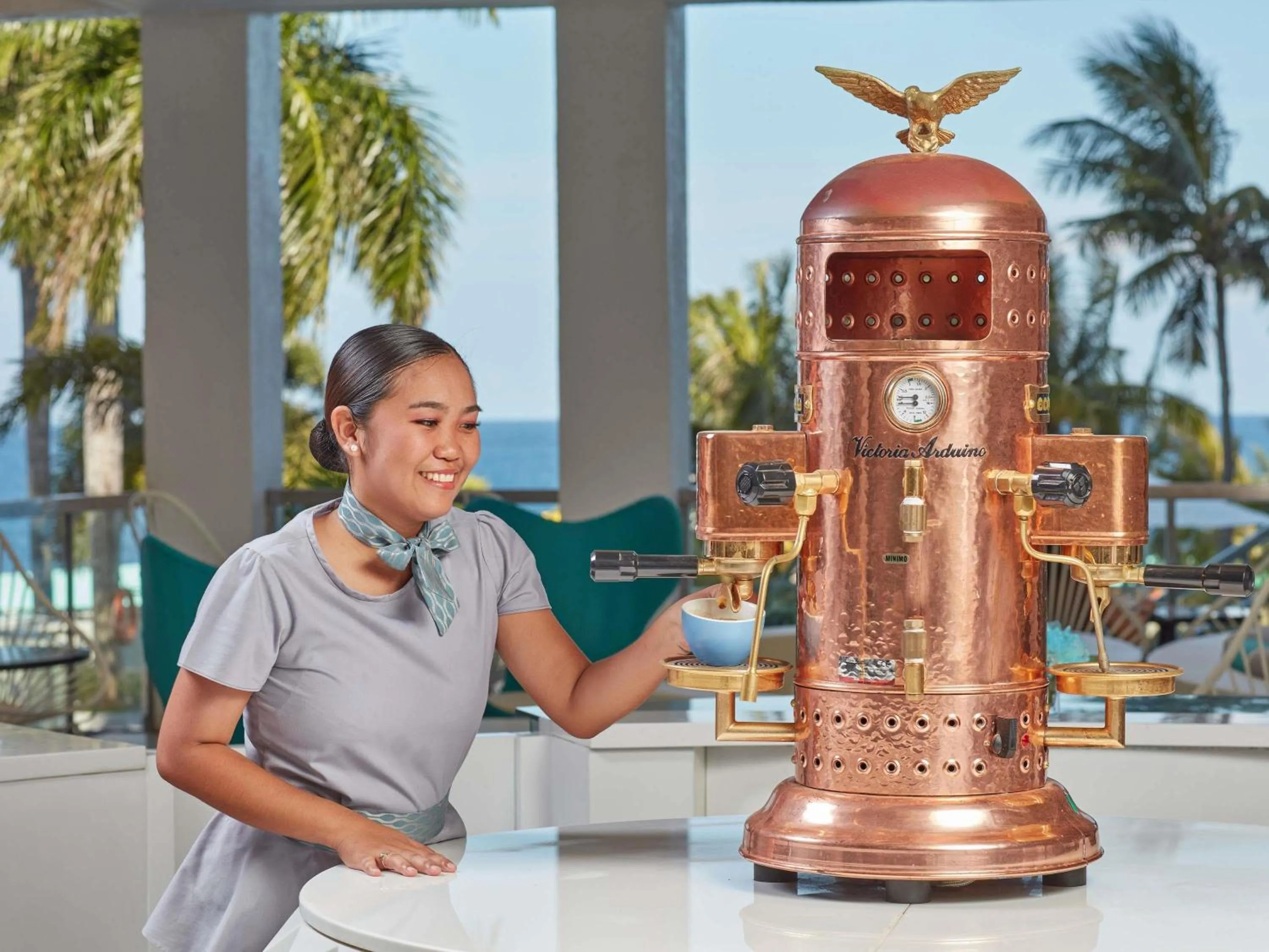 Lounge or bar in Mövenpick Hotel Mactan Island Cebu