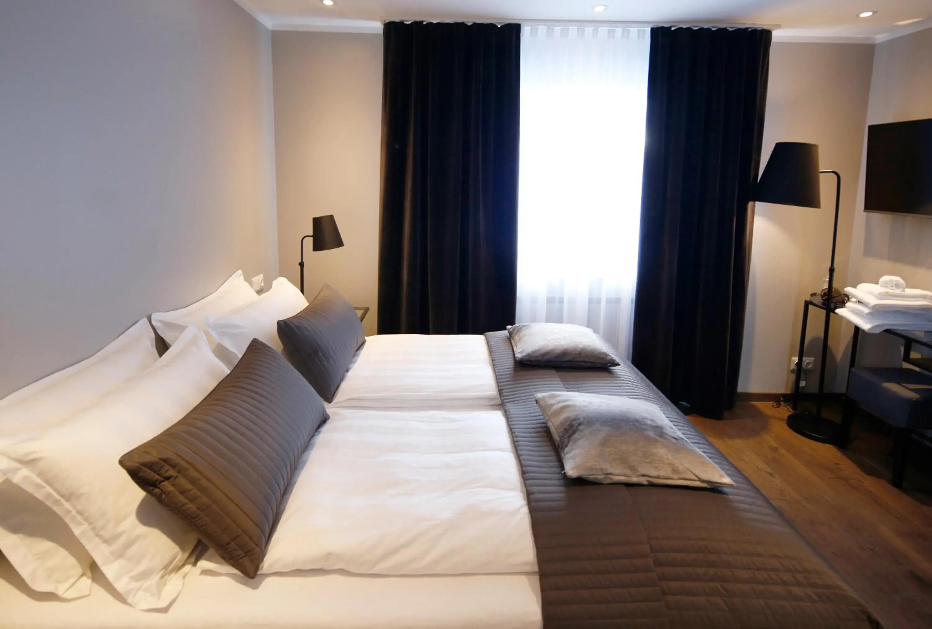 Double or Twin Room with Private Bathroom in Keflavik Micro Suites Double or Twin Room with Private Bathroom in Keflavik Micro Suites