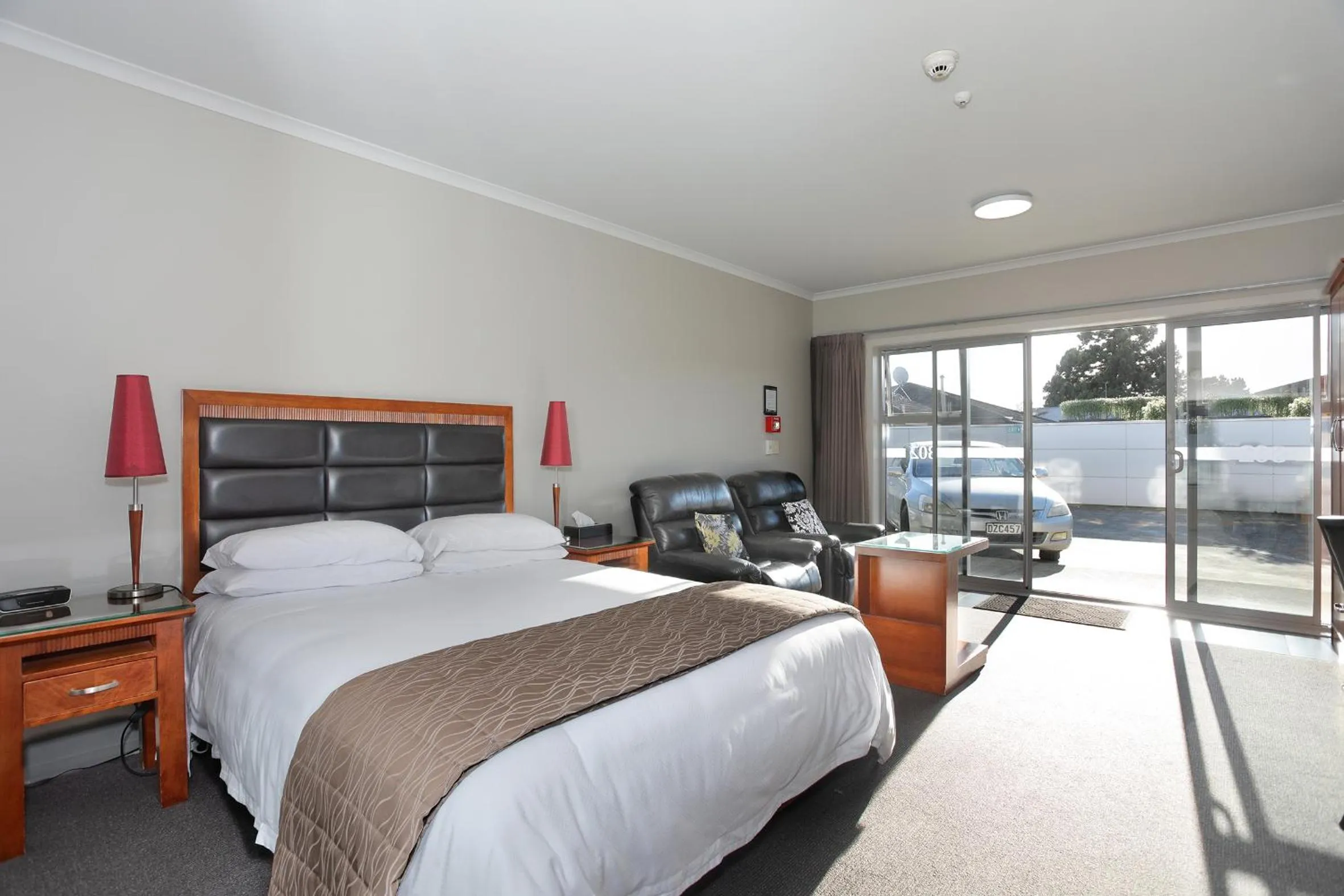 Bed in City Corporate Motor Inn