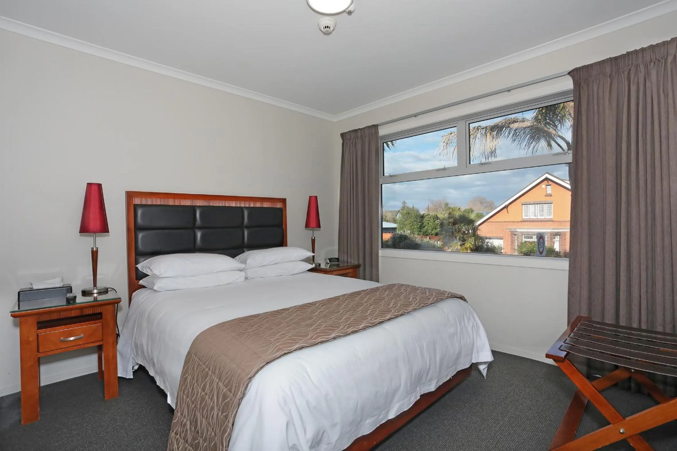 Bed in City Corporate Motor Inn