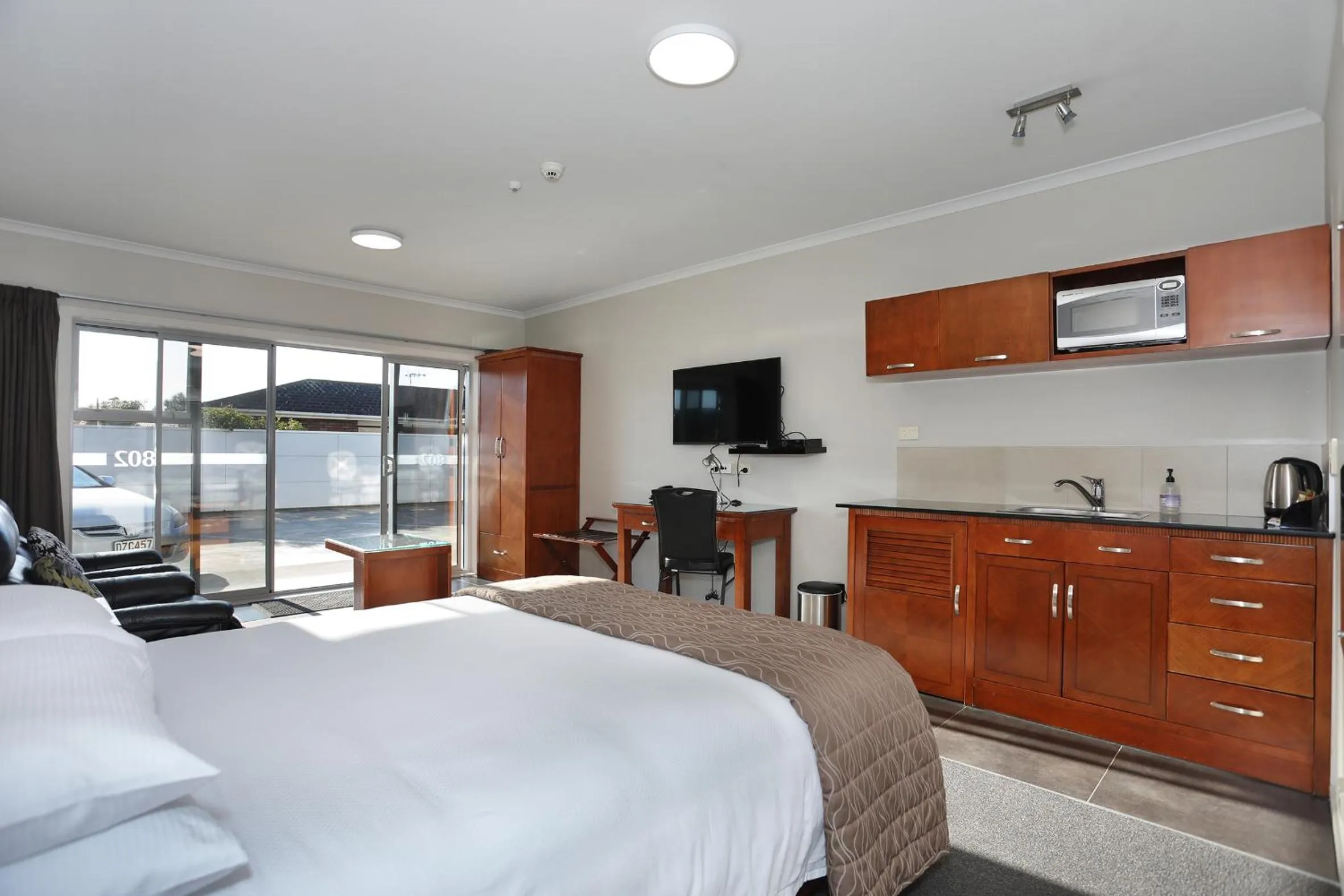 Bed in City Corporate Motor Inn