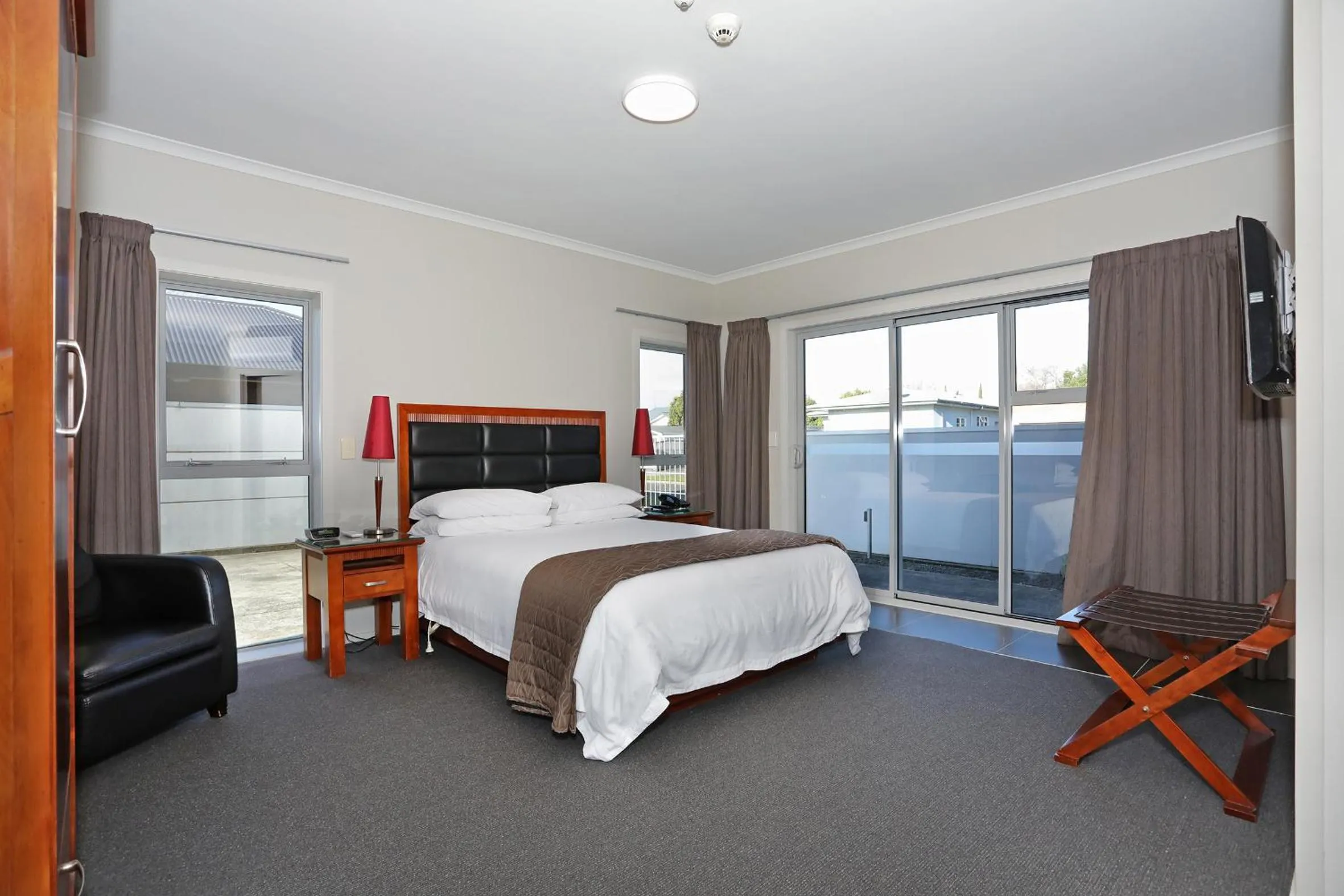 Bed in City Corporate Motor Inn