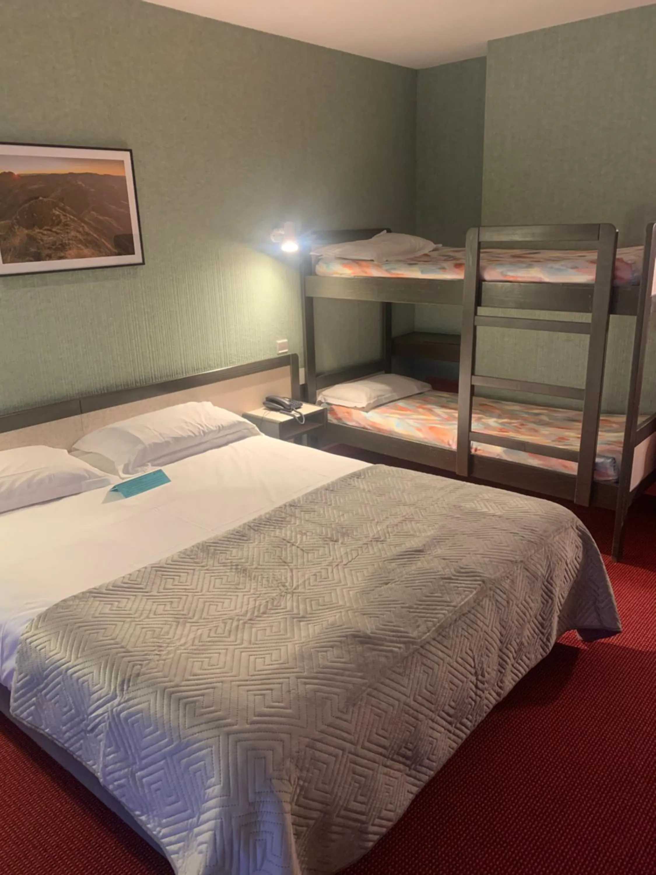 Bed in Hôtel du Lac