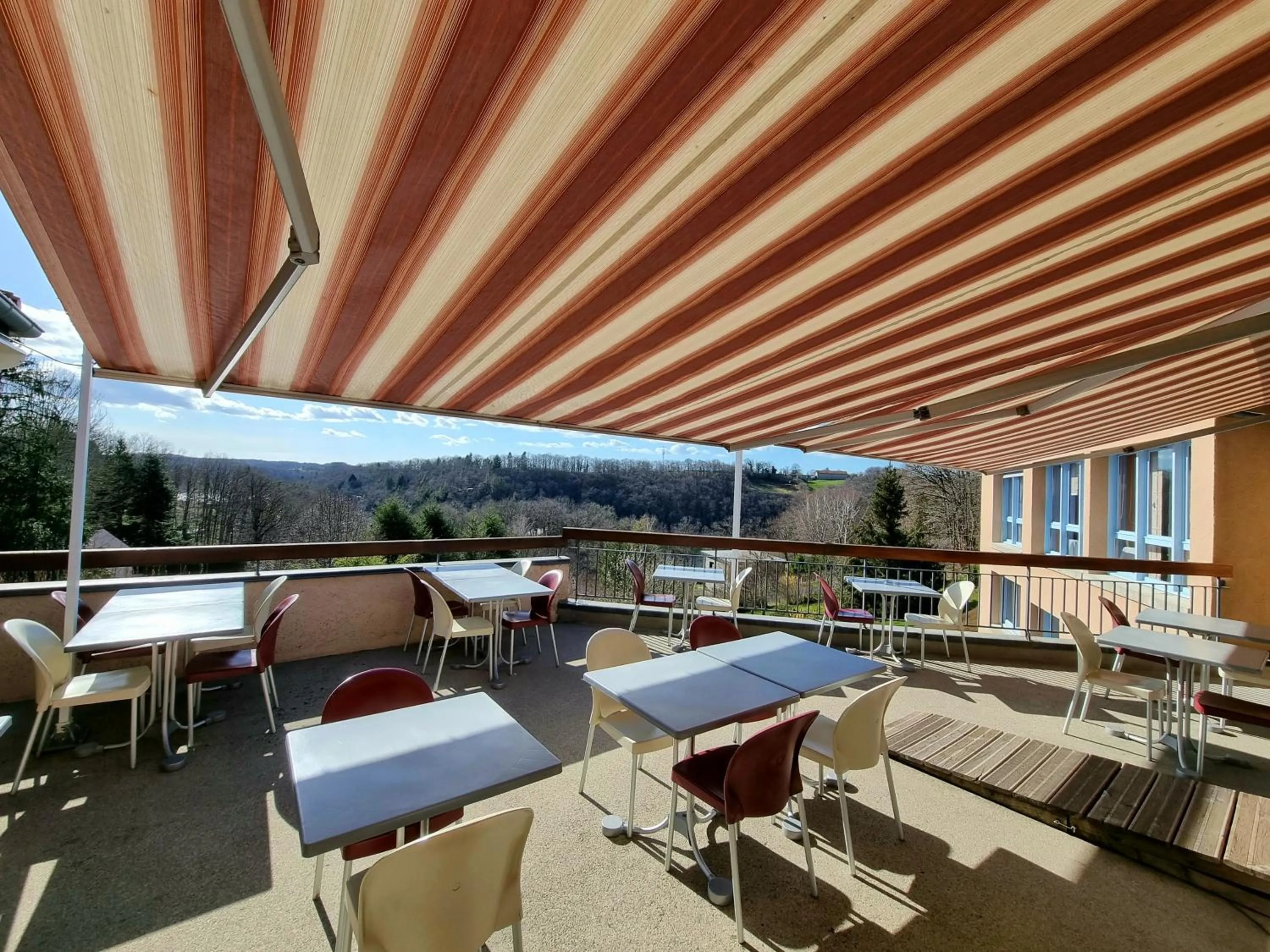 Restaurant/places to eat in Hôtel du Lac