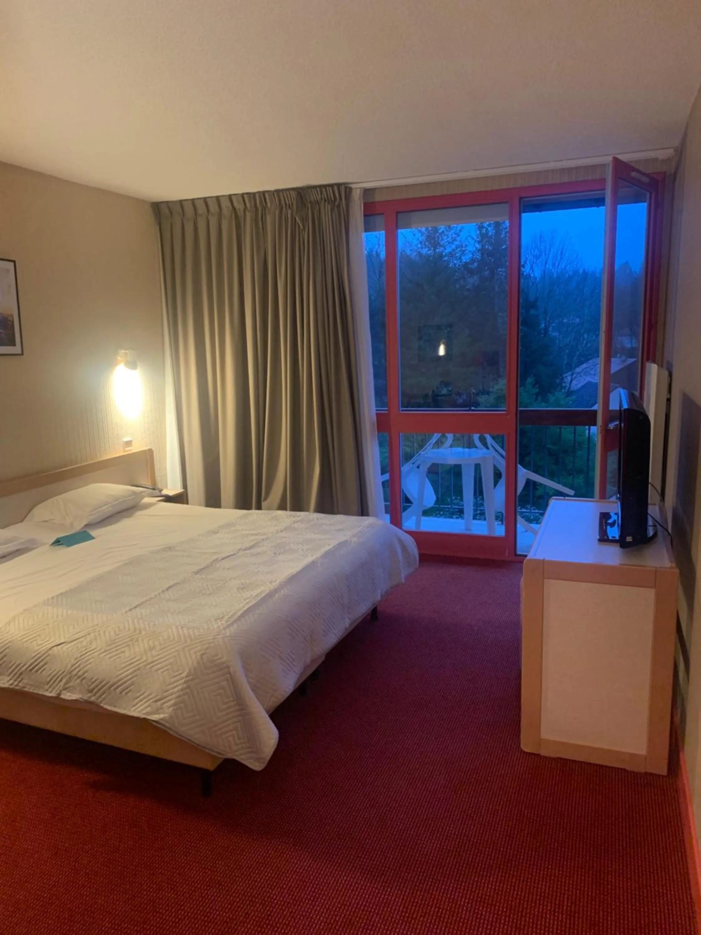 Bed in Hôtel du Lac