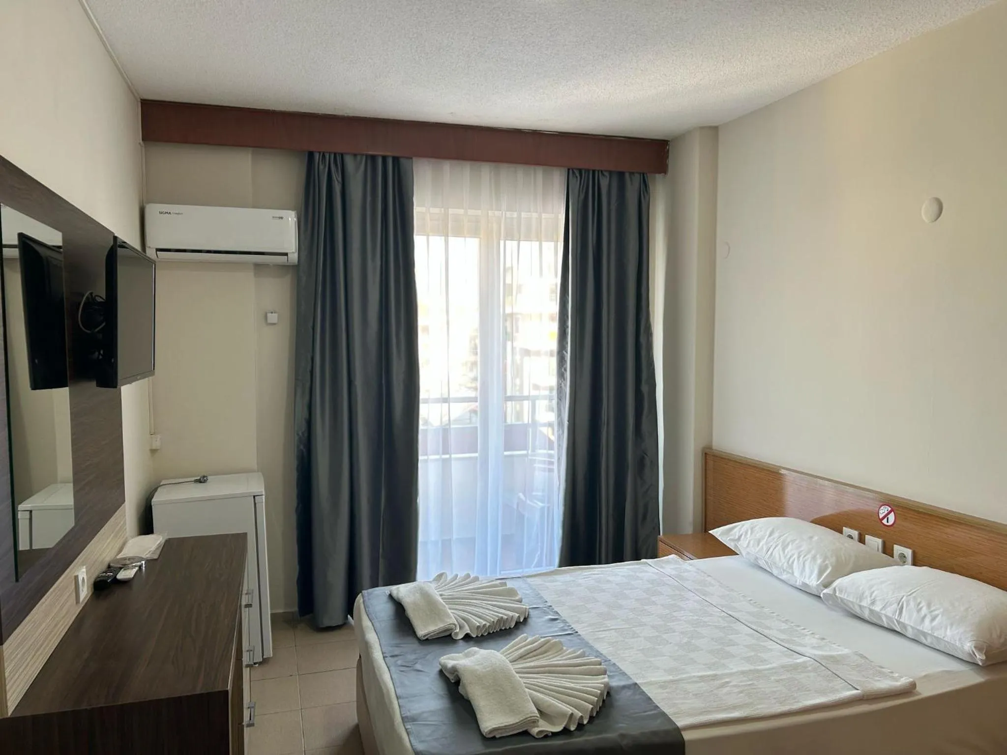 Bed in Rosella Hotel