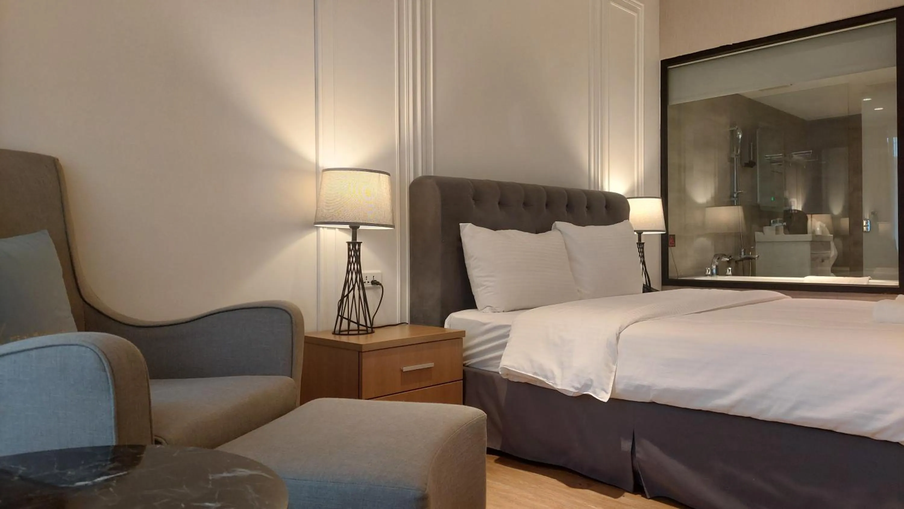 room service, Bed in Sky19 Hotel