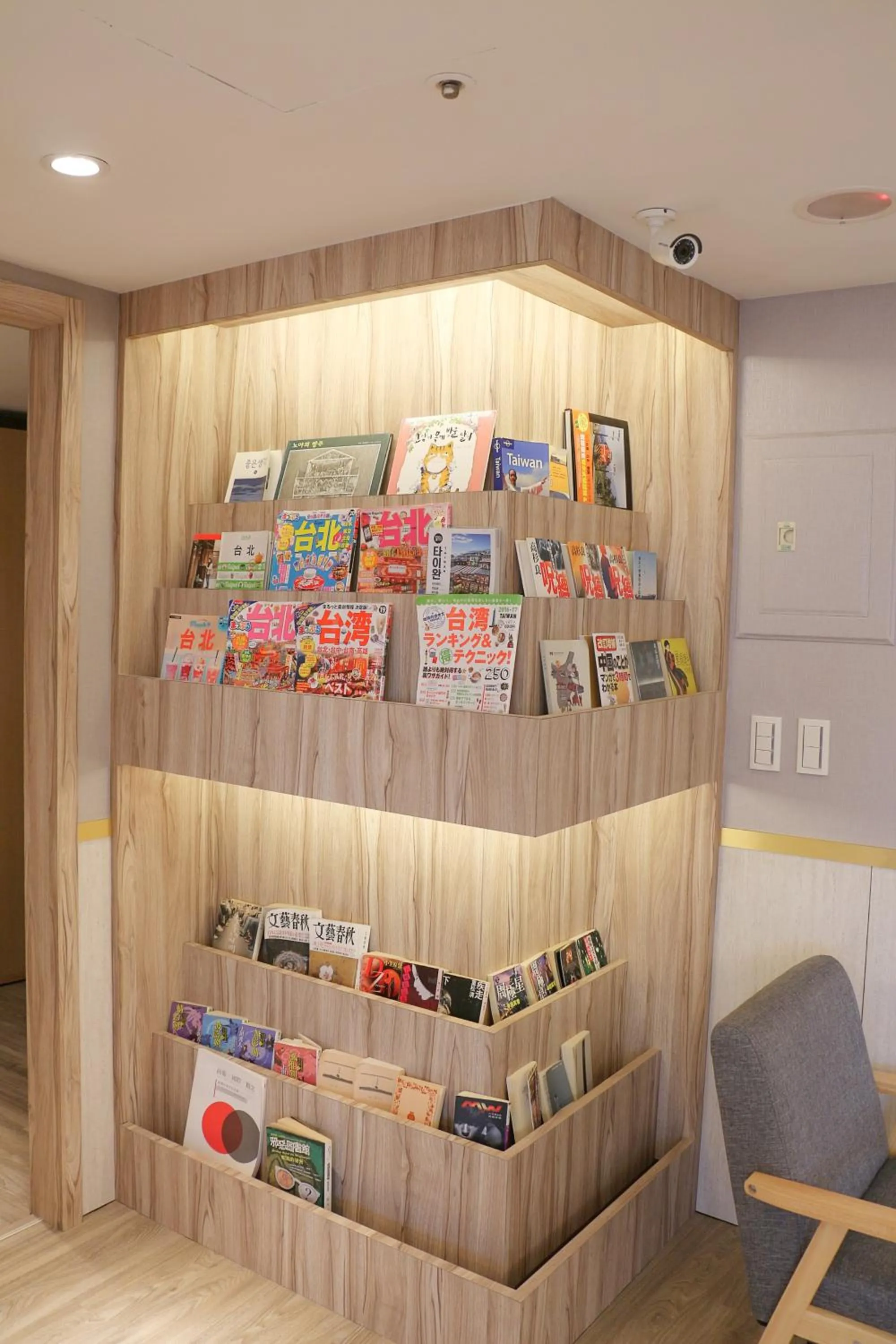 Restaurant/places to eat in Sky19 Hotel