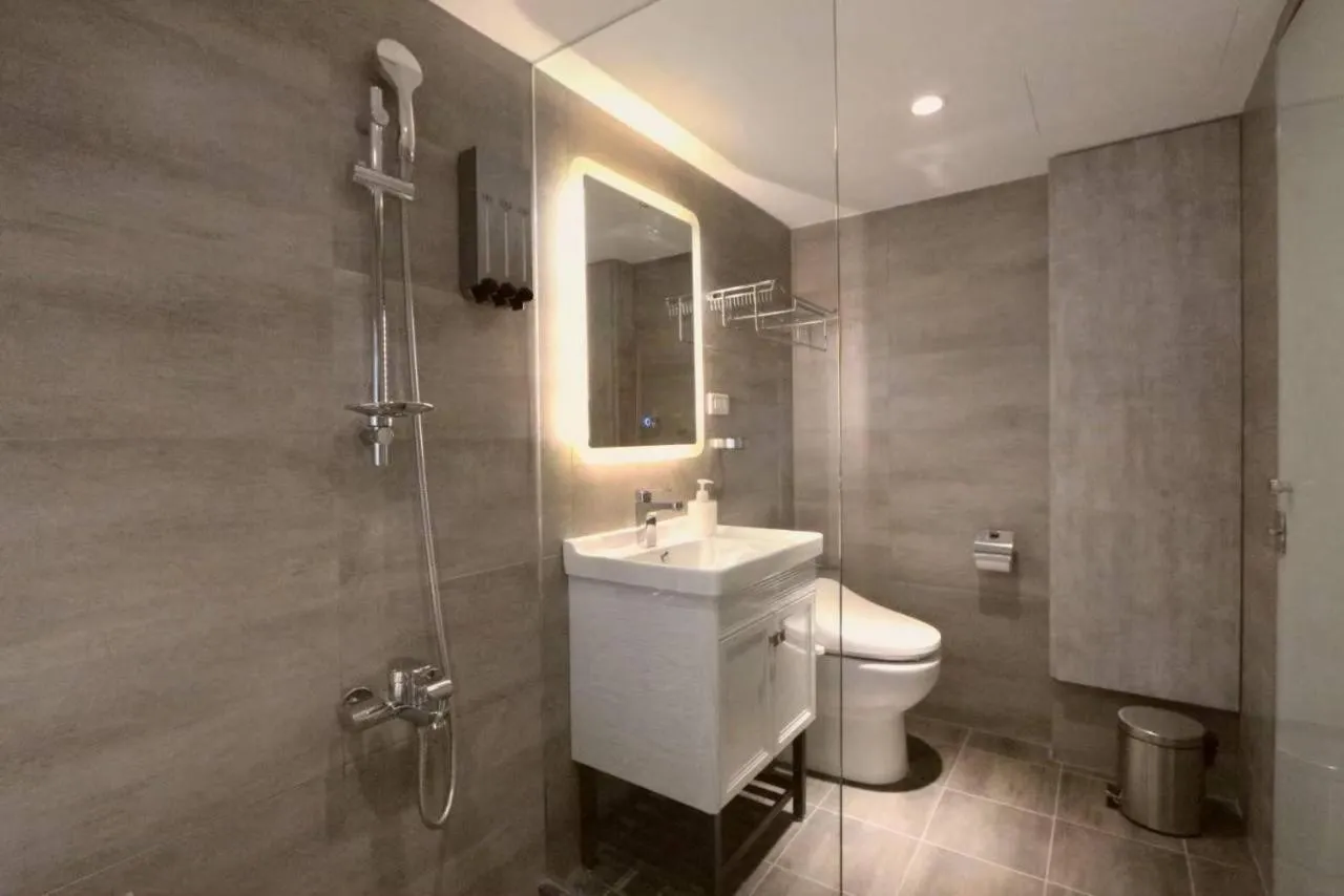 Shower in Sky19 Hotel