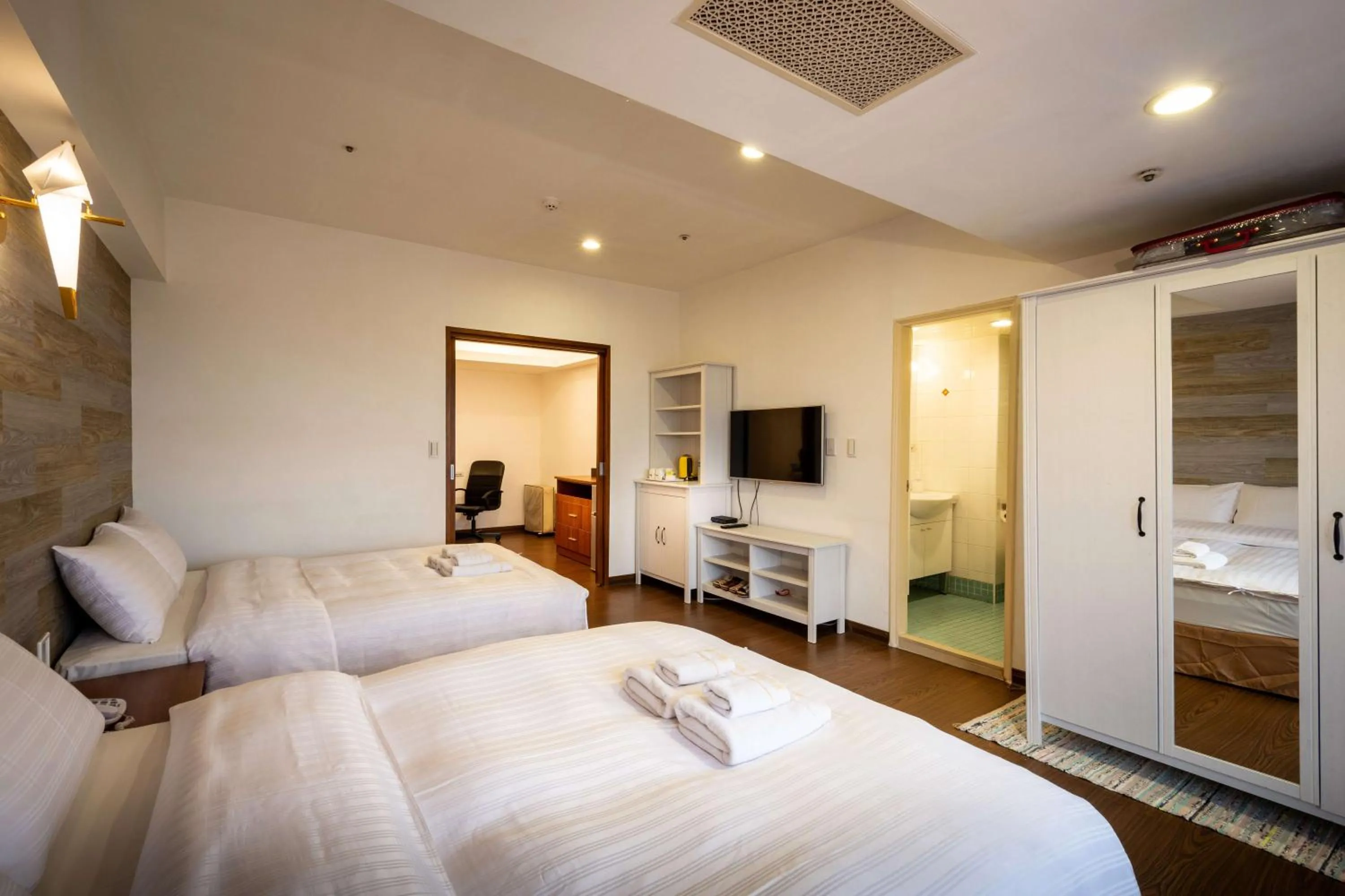 Photo of the whole room, Bed in Sky19 Hotel