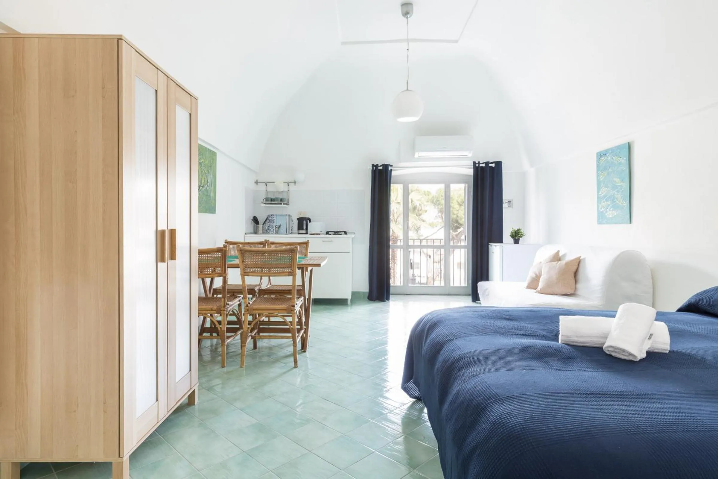 Photo of the whole room, Bed in La rosa dei venti
