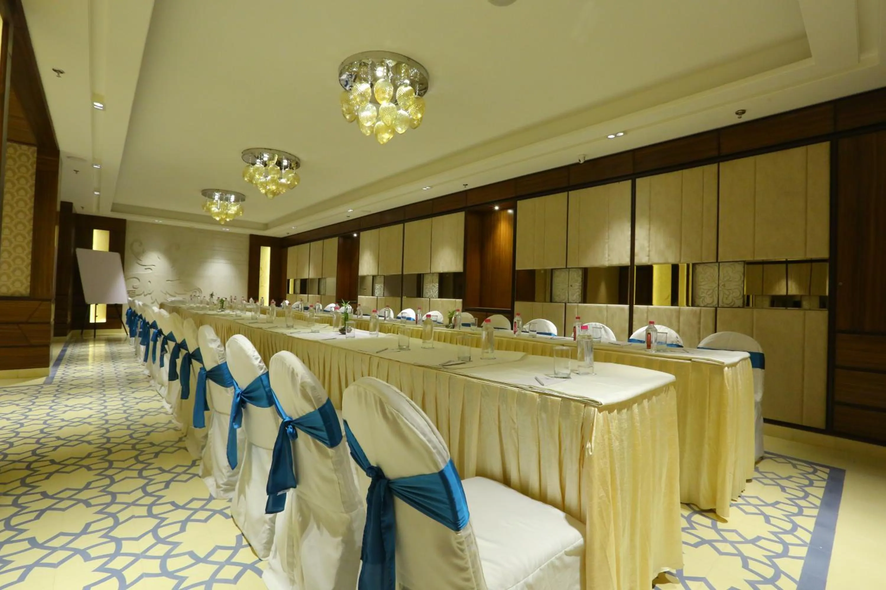 Business facilities in The Wall Street Beacon, Jaipur