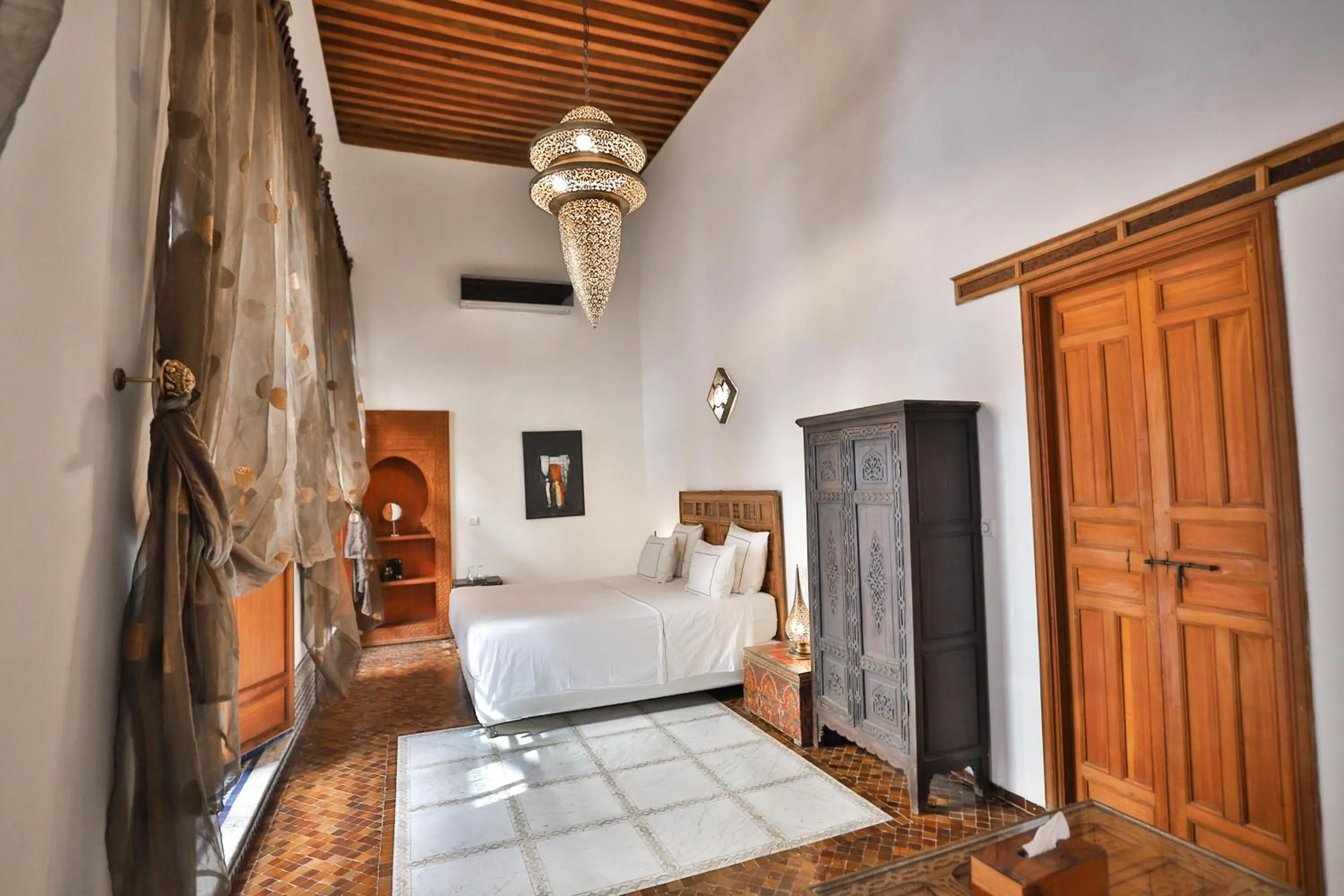 Photo of the whole room, Bed in Riad Layla