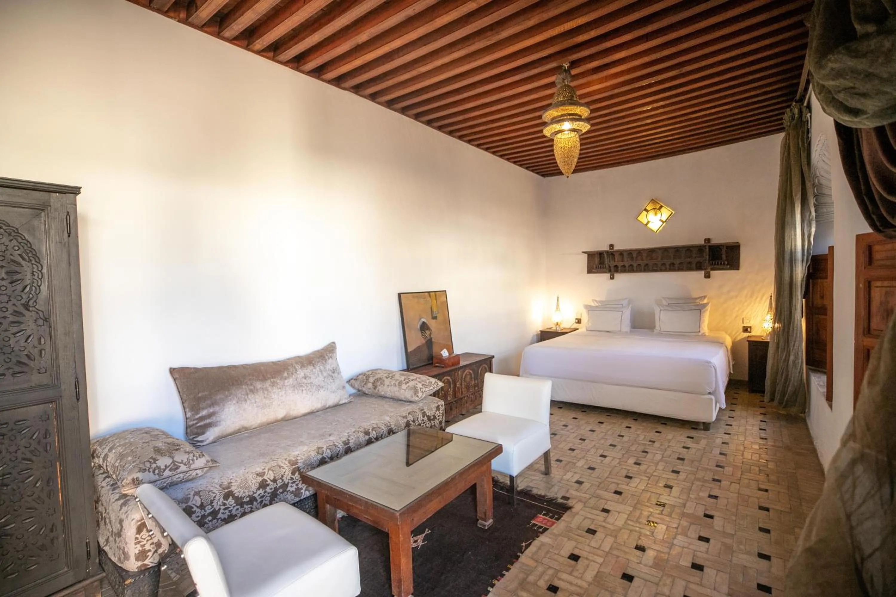 Living room, Bed in Riad Layla