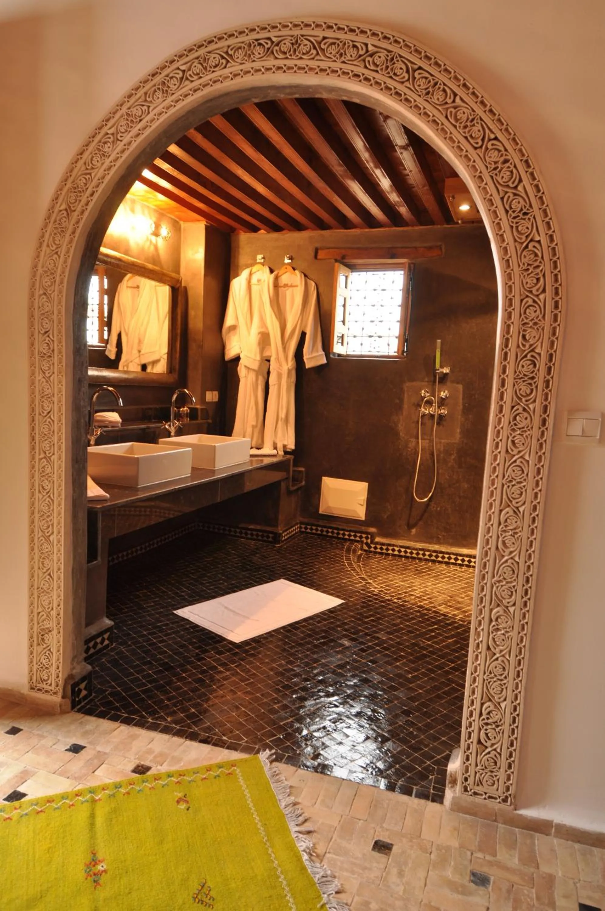Bathroom, Bed in Riad Layla