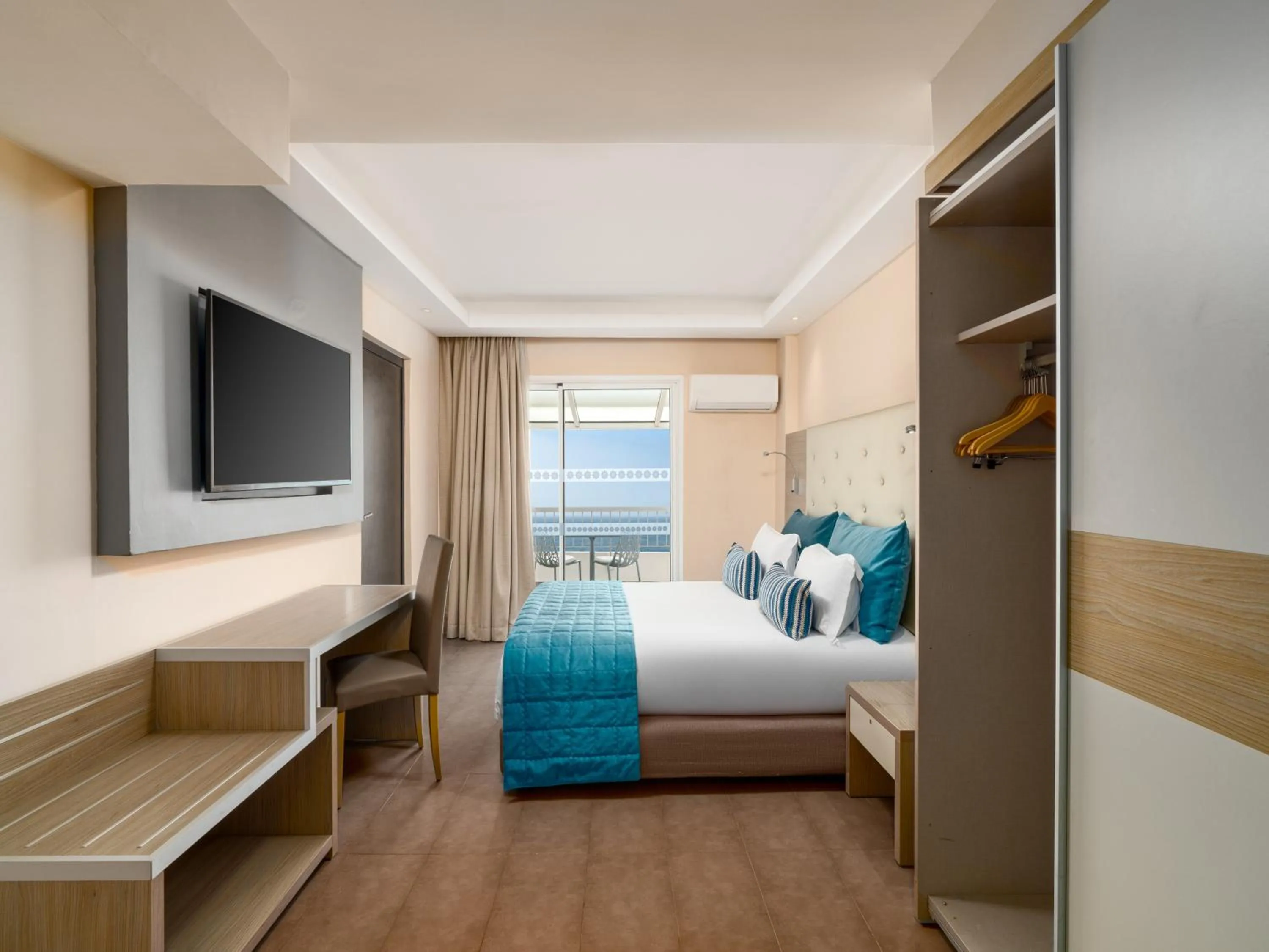 Bathroom, Bed in Amadil Ocean Club