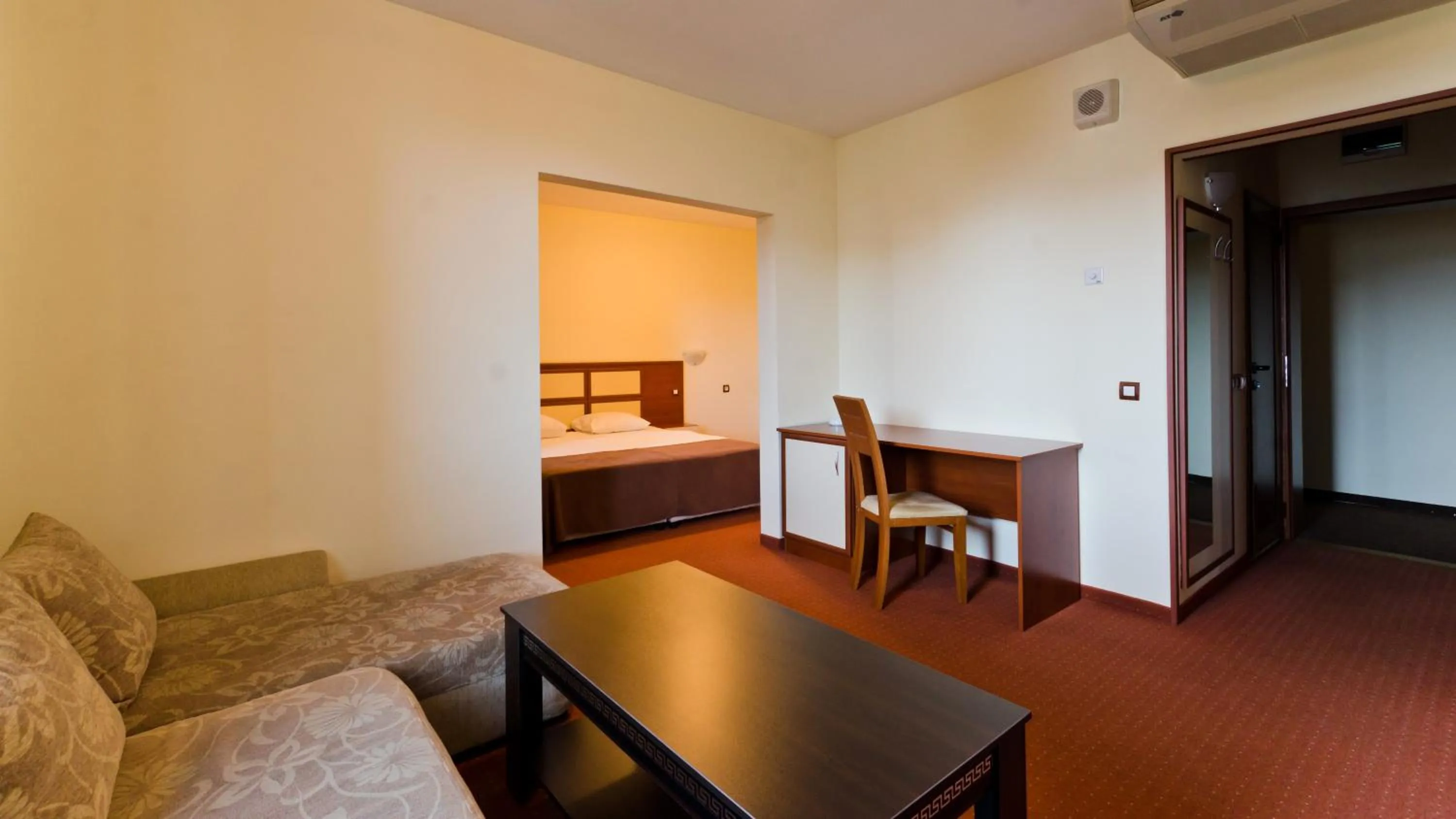 Business facilities, Bed in Nadejda Hotel