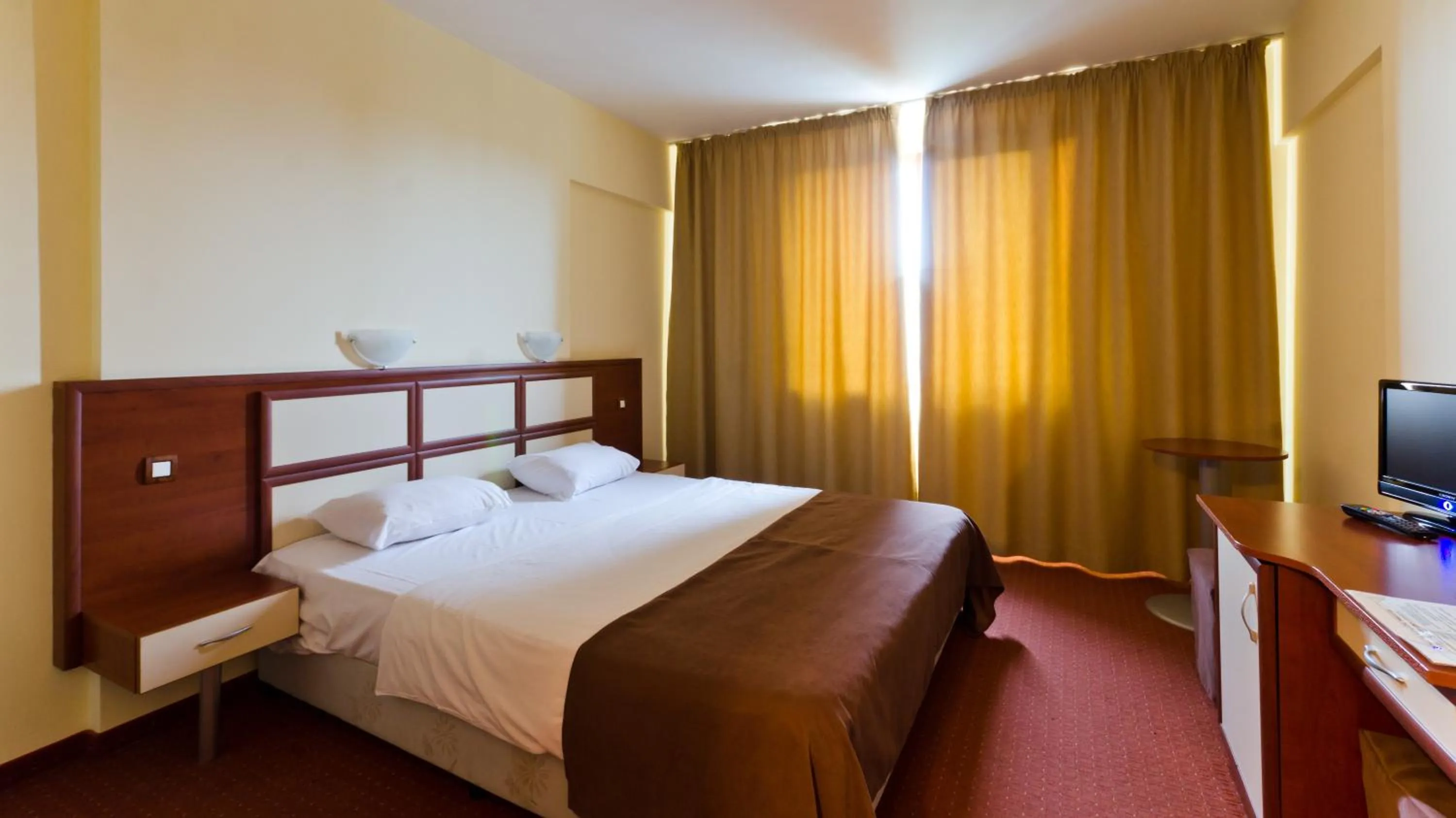 Photo of the whole room, Bed in Nadejda Hotel