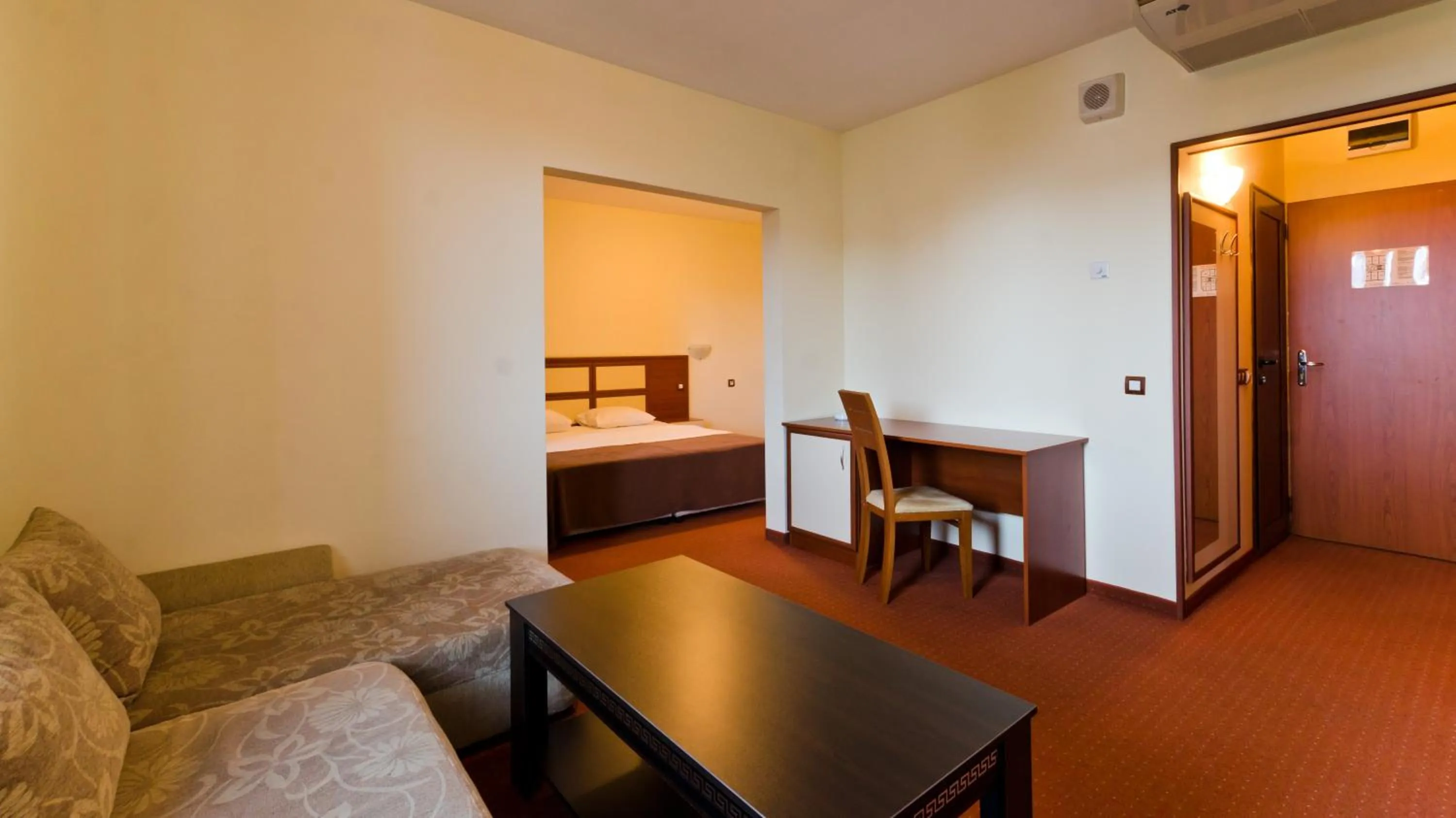 Business facilities, Bed in Nadejda Hotel