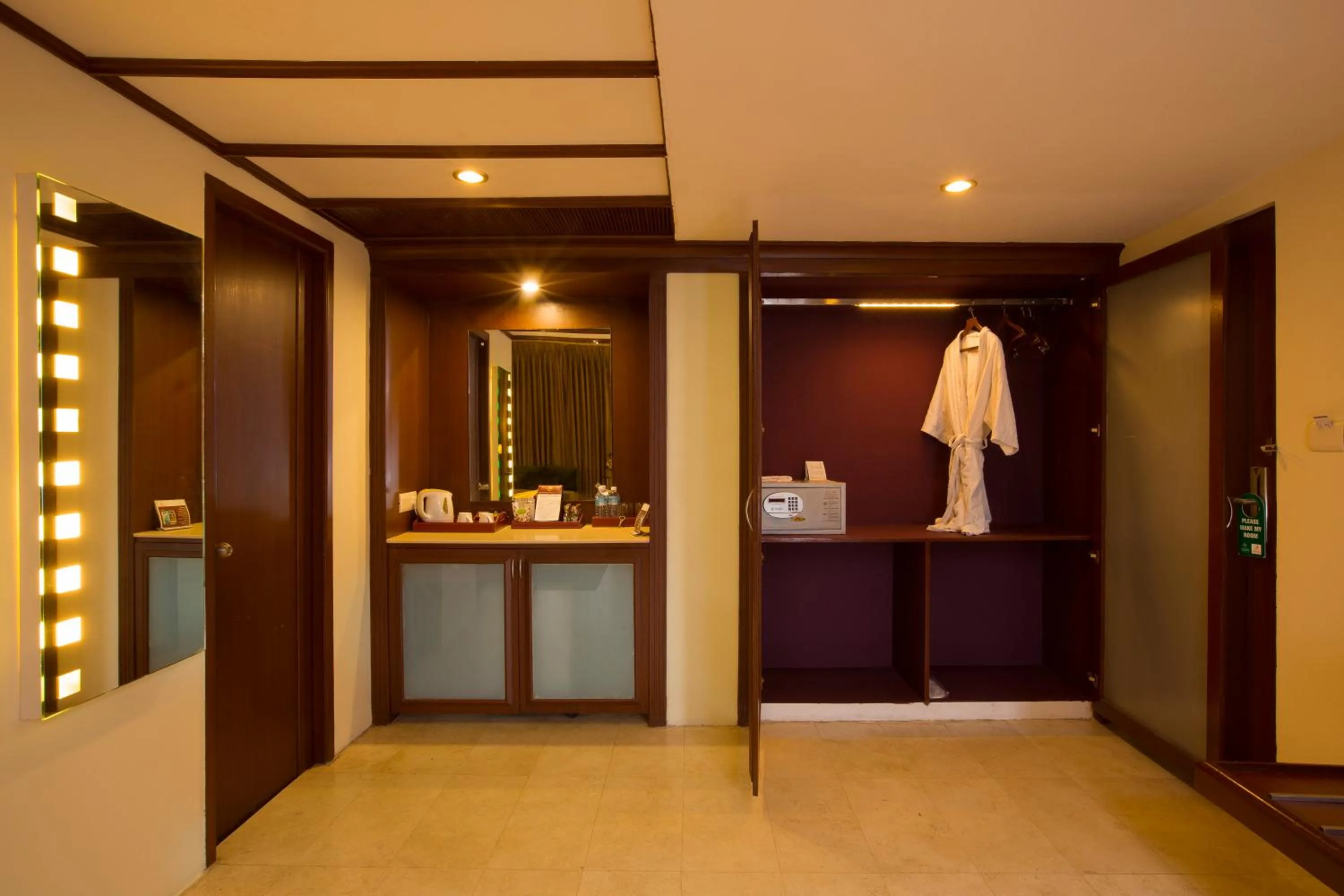 Coffee/tea facilities in Hotel Atithi