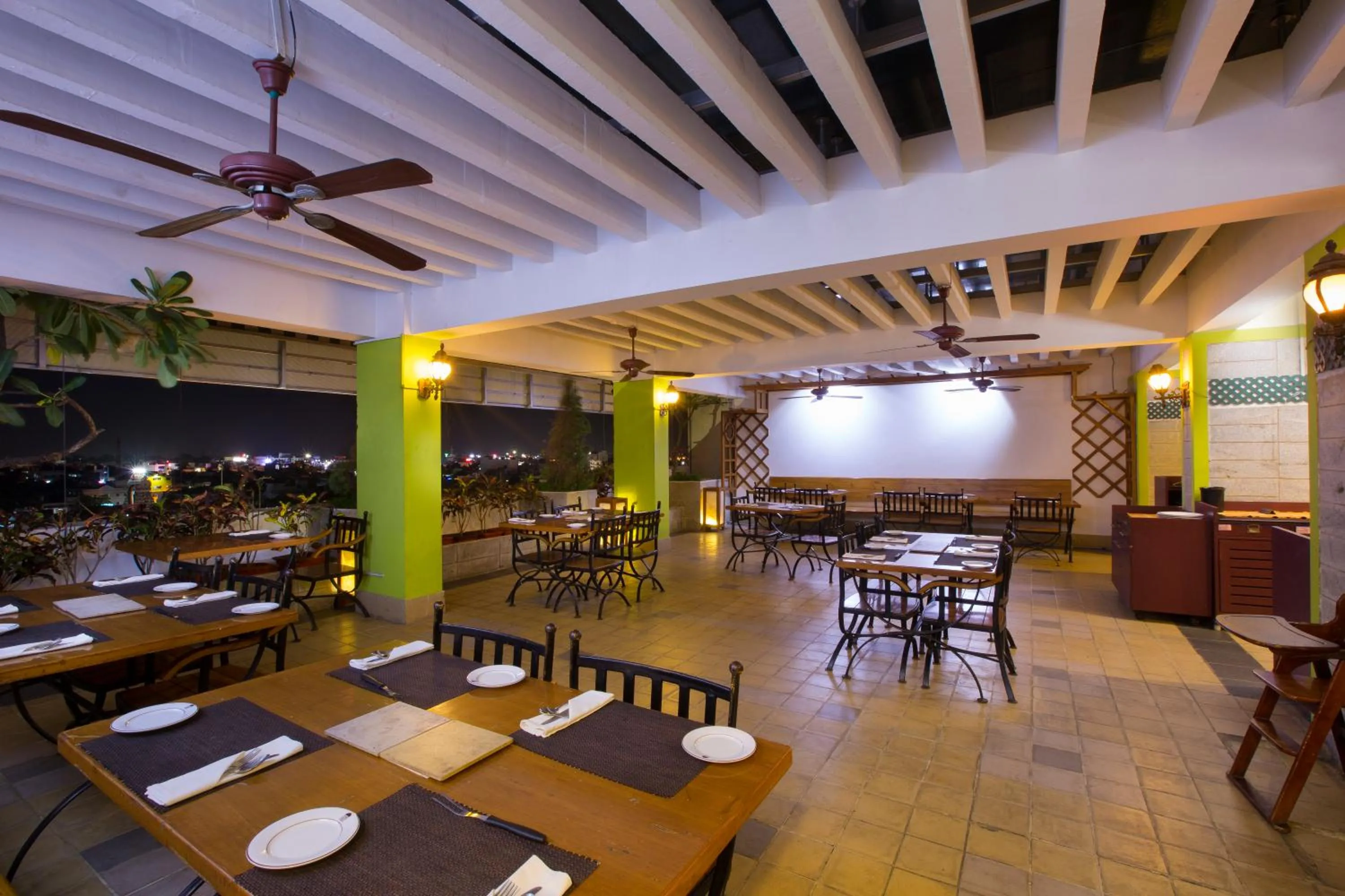 Restaurant/places to eat in Hotel Atithi