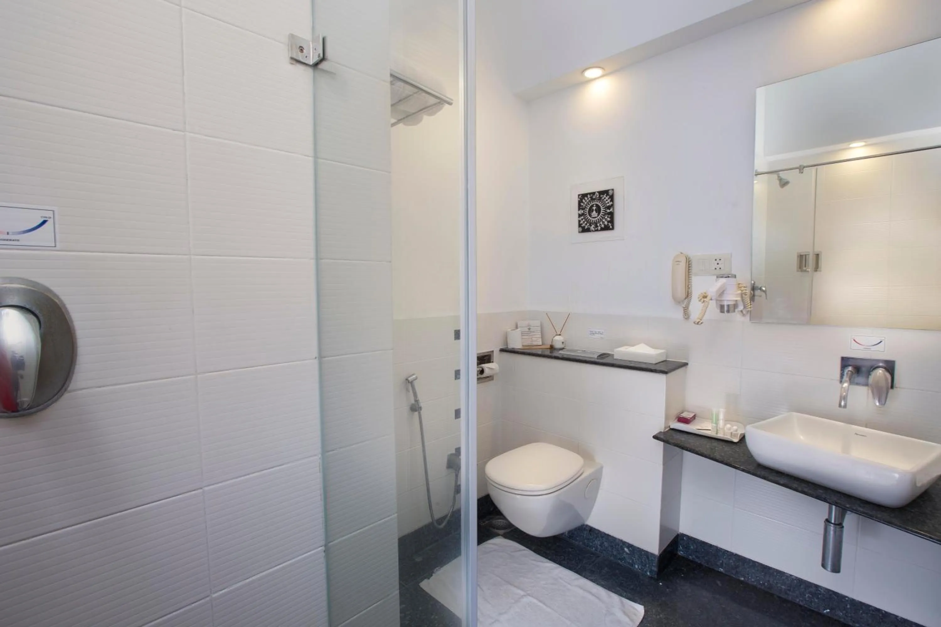 Bathroom in Hotel Atithi